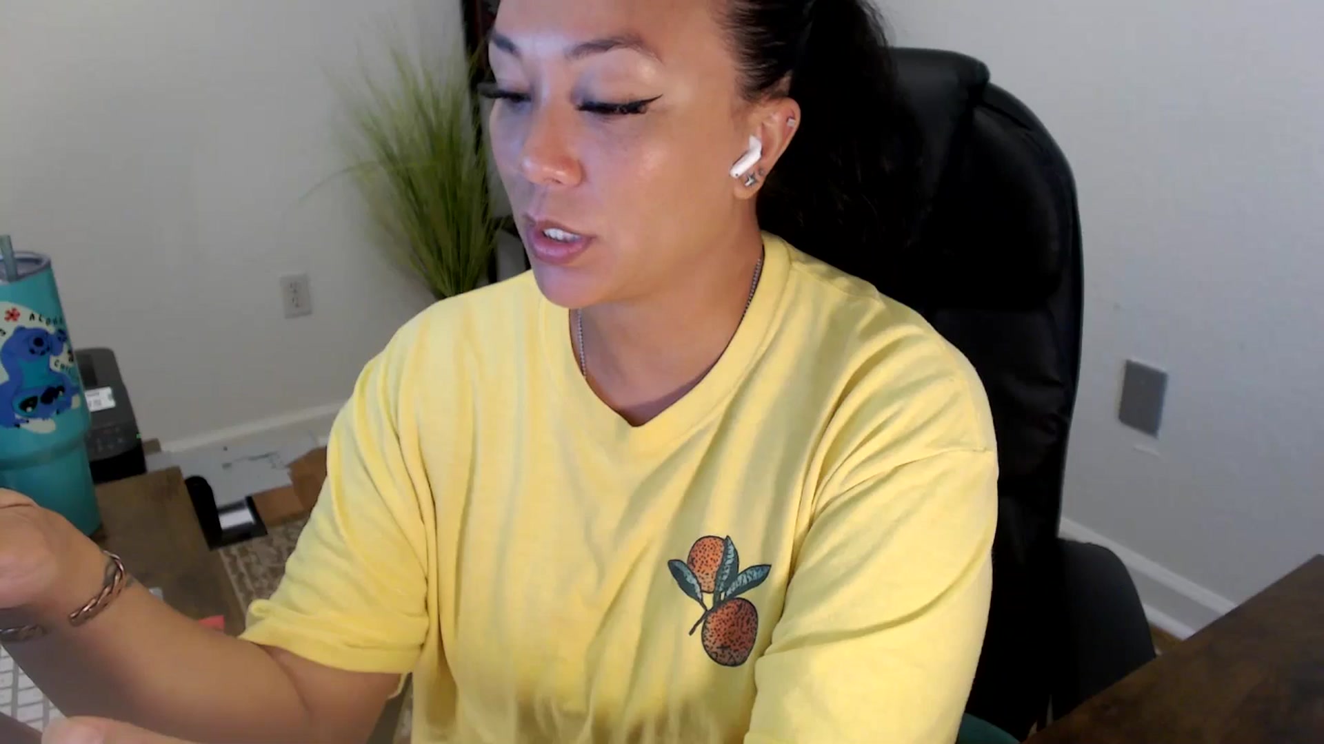 Gallery image thumbnail from MickaylaStar's myfreecams stream on, 06/24/2025, 16:39 image 17 of 20