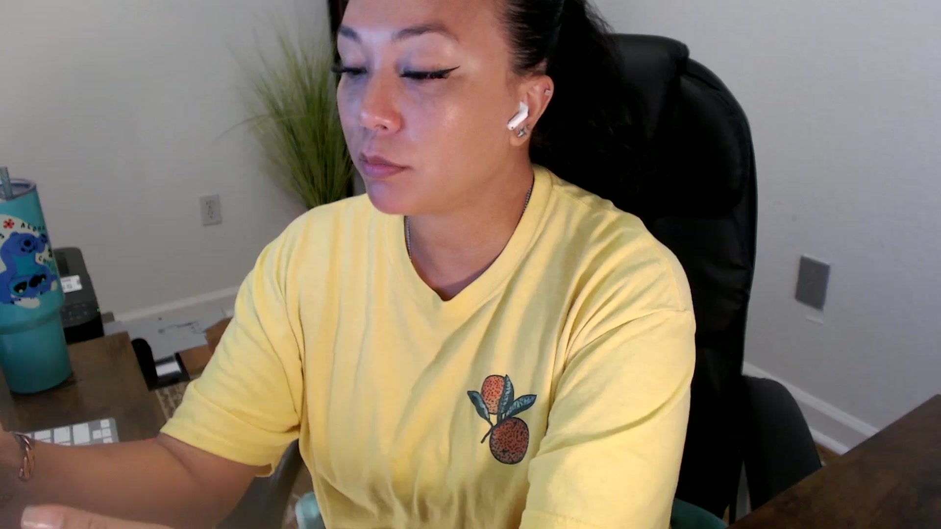 Gallery image thumbnail from MickaylaStar's myfreecams stream on, 06/24/2025, 16:39 image 16 of 20