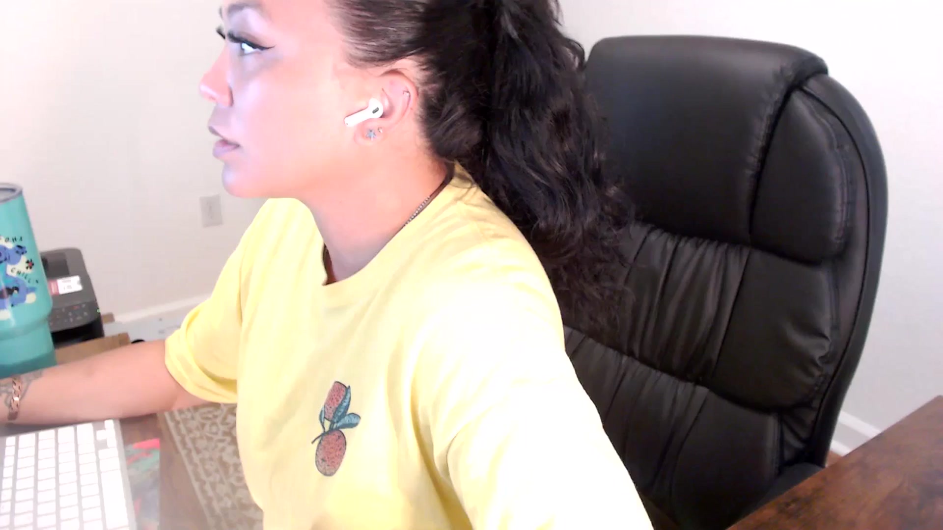 Gallery image thumbnail from MickaylaStar's myfreecams stream on, 06/24/2025, 16:39 image 12 of 20