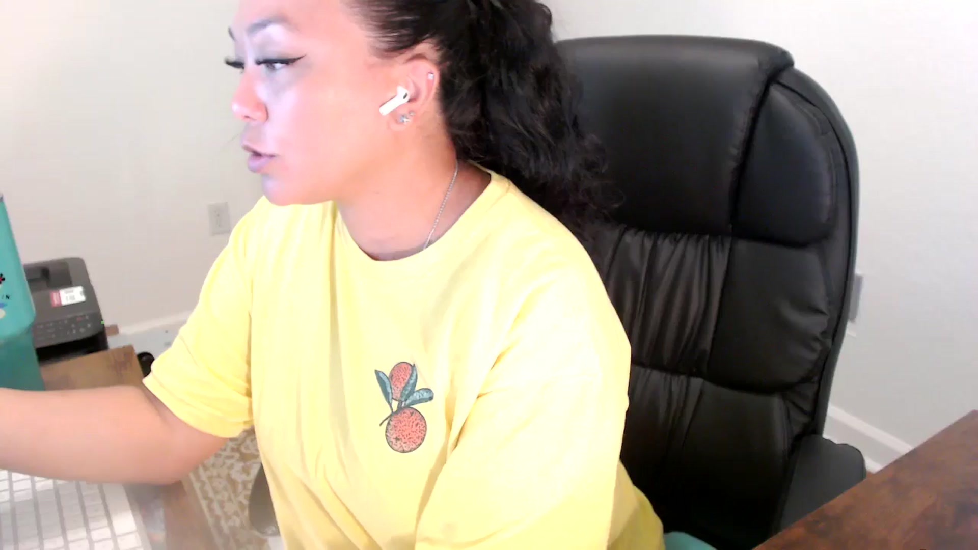 Gallery image thumbnail from MickaylaStar's myfreecams stream on, 06/24/2025, 16:39 image 3 of 20