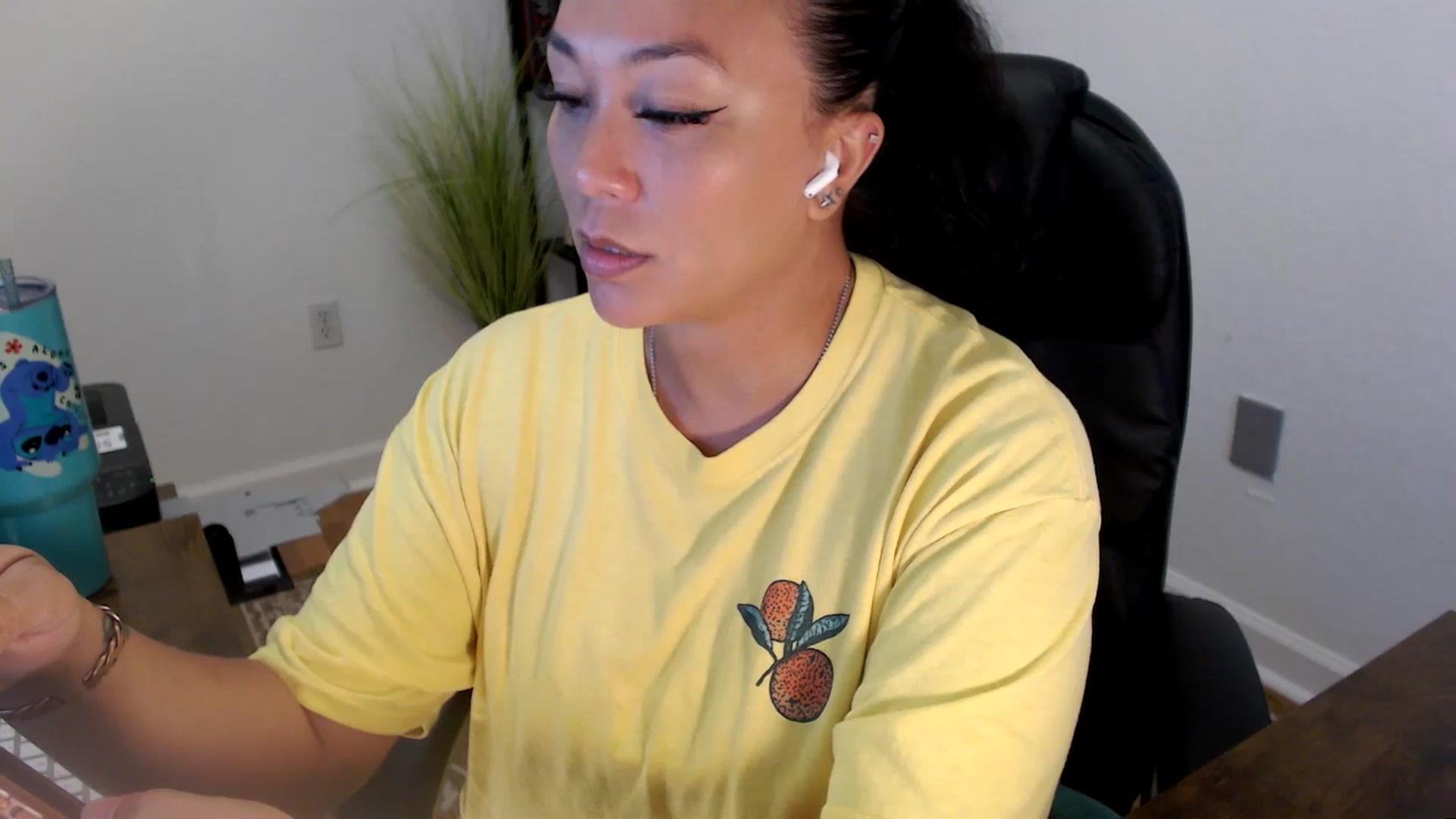Gallery image thumbnail from MickaylaStar's myfreecams stream on, 06/24/2025, 16:39 image 18 of 20