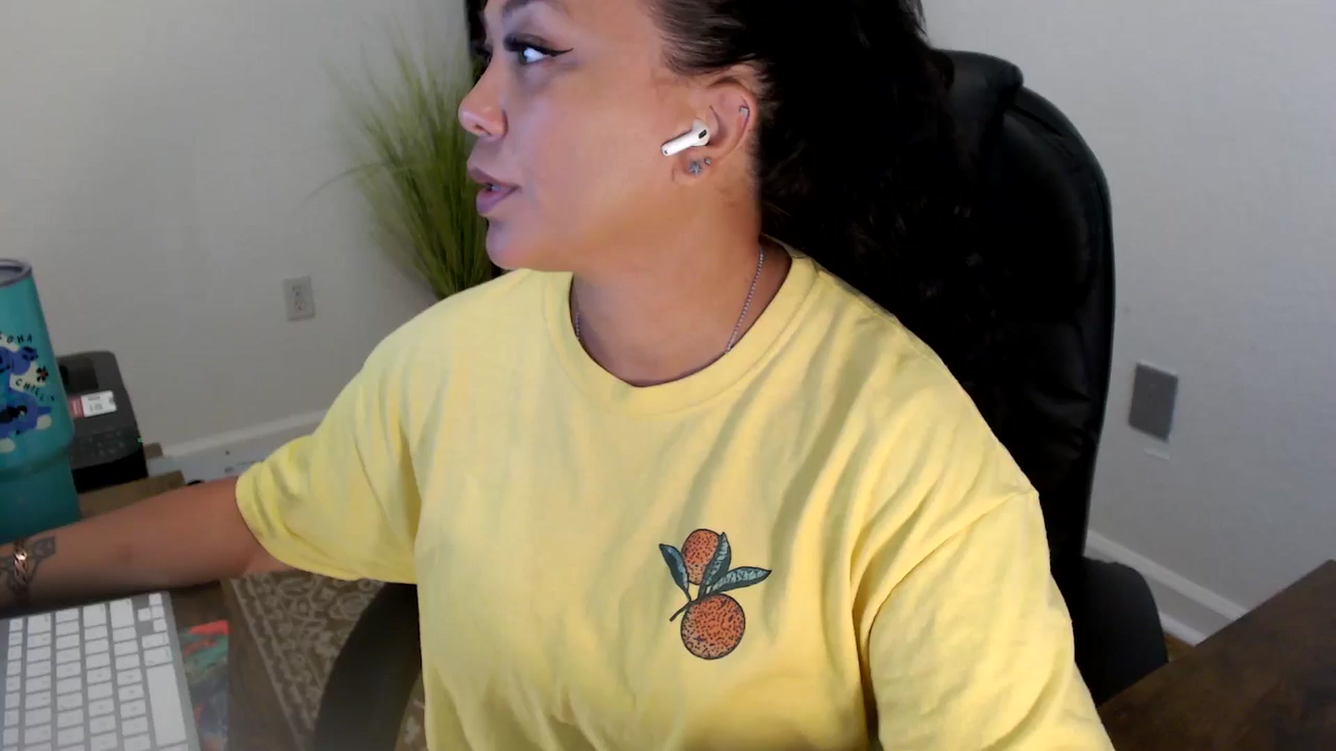 Gallery image thumbnail from MickaylaStar's myfreecams stream on, 06/24/2025, 16:39 image 10 of 20