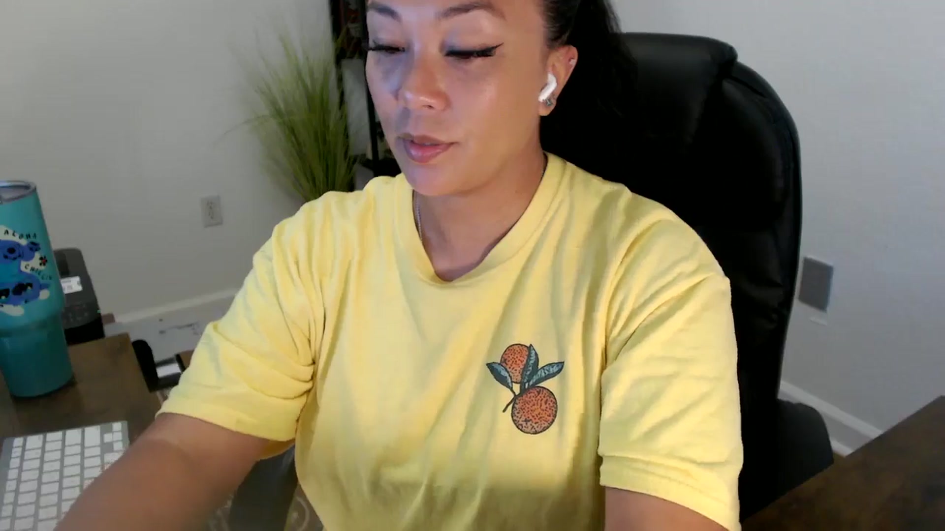 Gallery image thumbnail from MickaylaStar's myfreecams stream on, 06/24/2025, 16:59 image 11 of 20