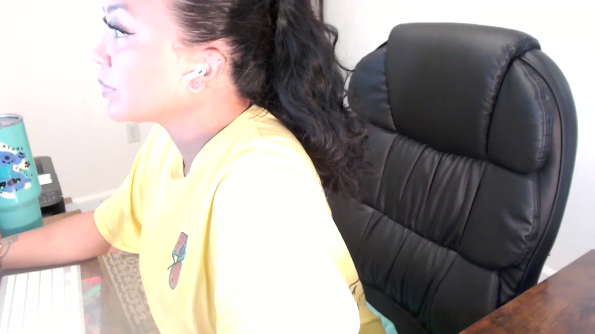 Gallery image thumbnail from MickaylaStar's myfreecams stream on, 06/24/2025, 16:59 image 7 of 20