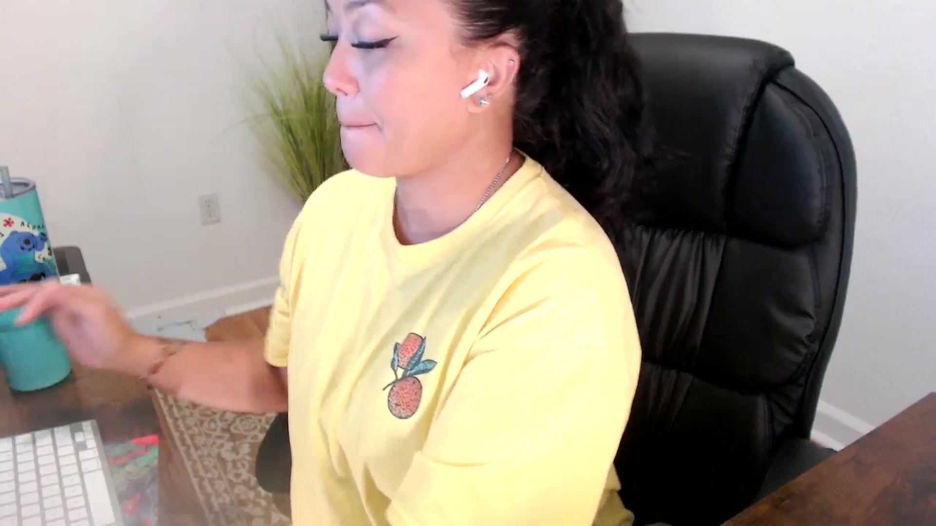 Gallery image thumbnail from MickaylaStar's myfreecams stream on, 06/24/2025, 16:59 image 2 of 20