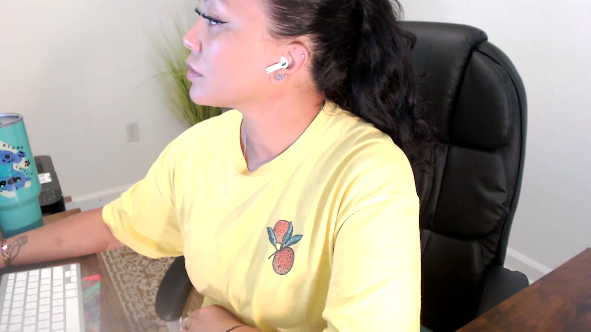 Gallery image thumbnail from MickaylaStar's myfreecams stream on, 06/24/2025, 16:59 image 16 of 20