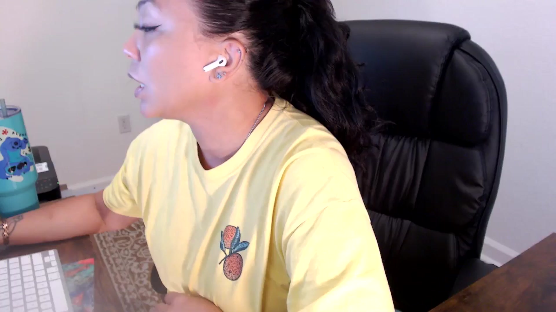 Gallery image thumbnail from MickaylaStar's myfreecams stream on, 06/24/2025, 16:59 image 1 of 20