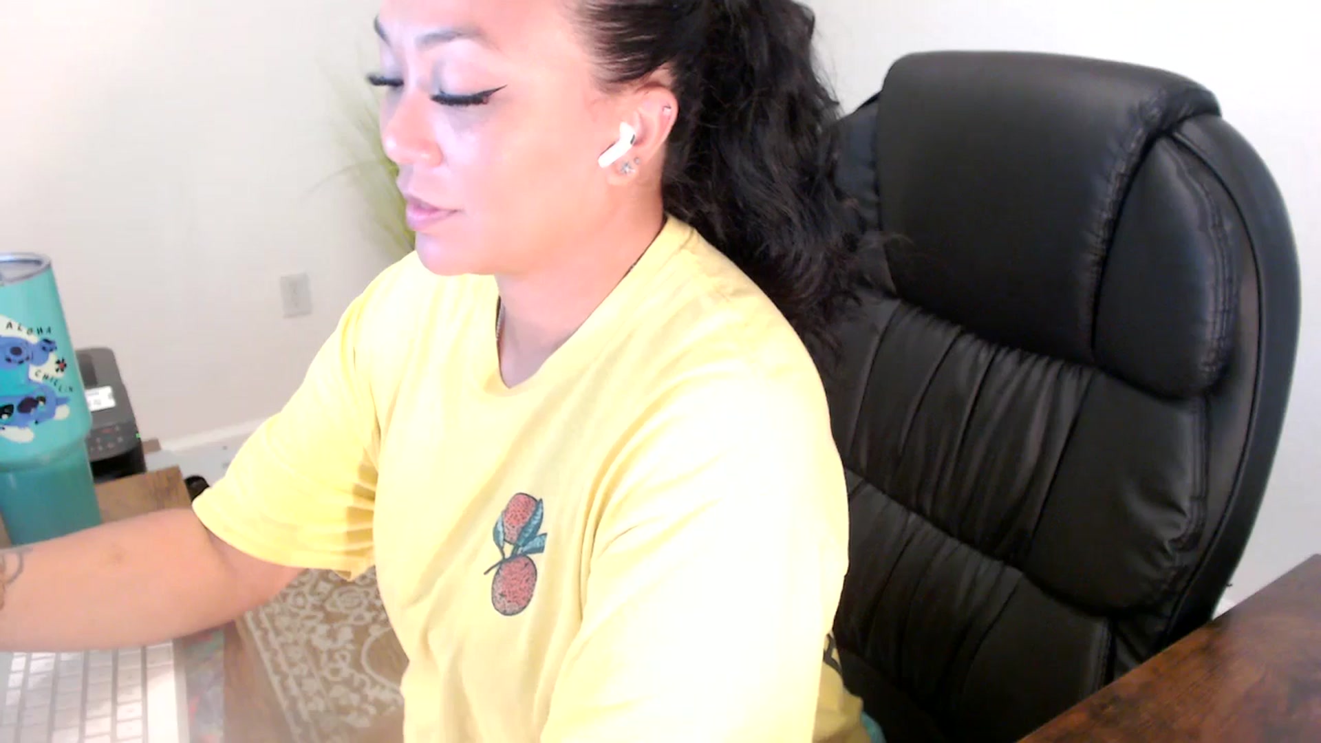 Gallery image thumbnail from MickaylaStar's myfreecams stream on, 06/24/2025, 16:59 image 14 of 20