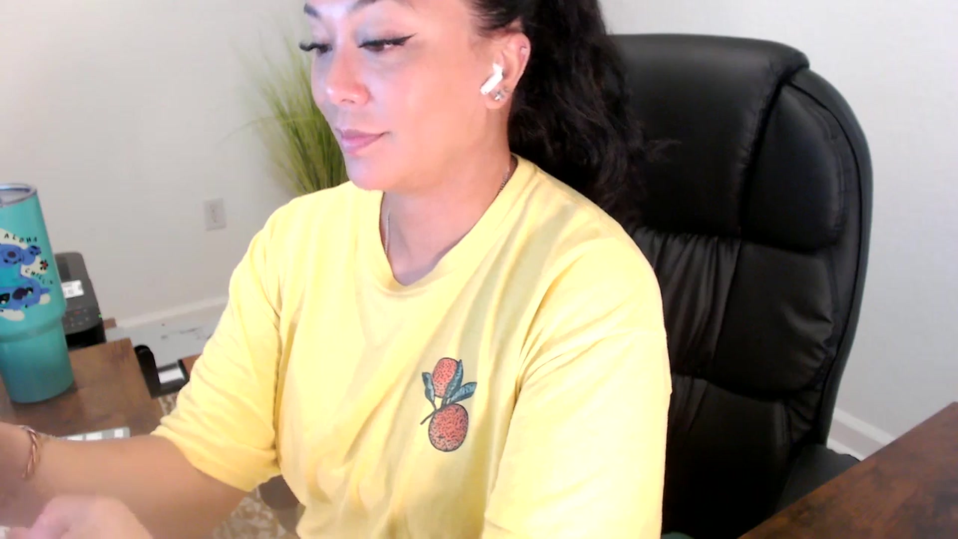 Gallery image thumbnail from MickaylaStar's myfreecams stream on, 06/24/2025, 16:59 image 8 of 20