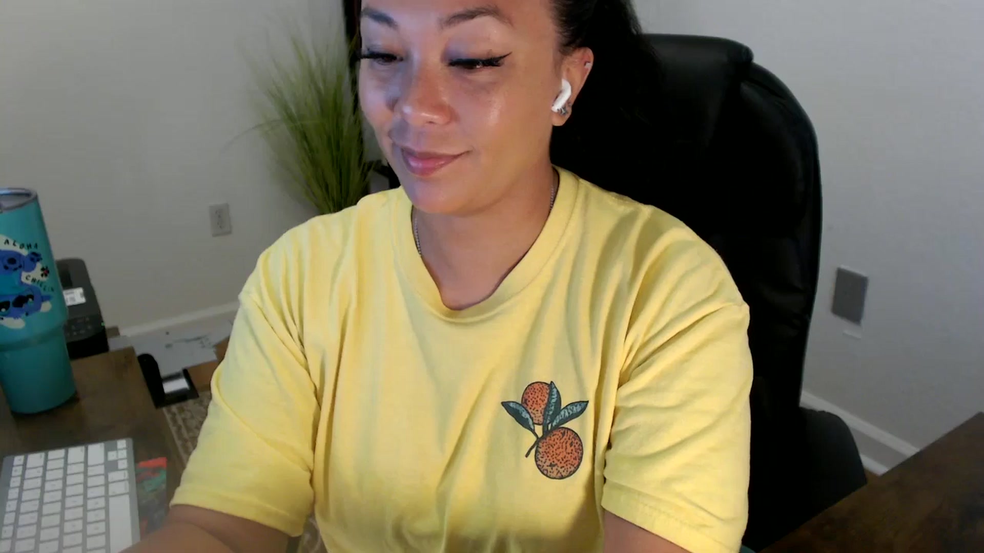 Gallery image thumbnail from MickaylaStar's myfreecams stream on, 06/24/2025, 16:59 image 6 of 20
