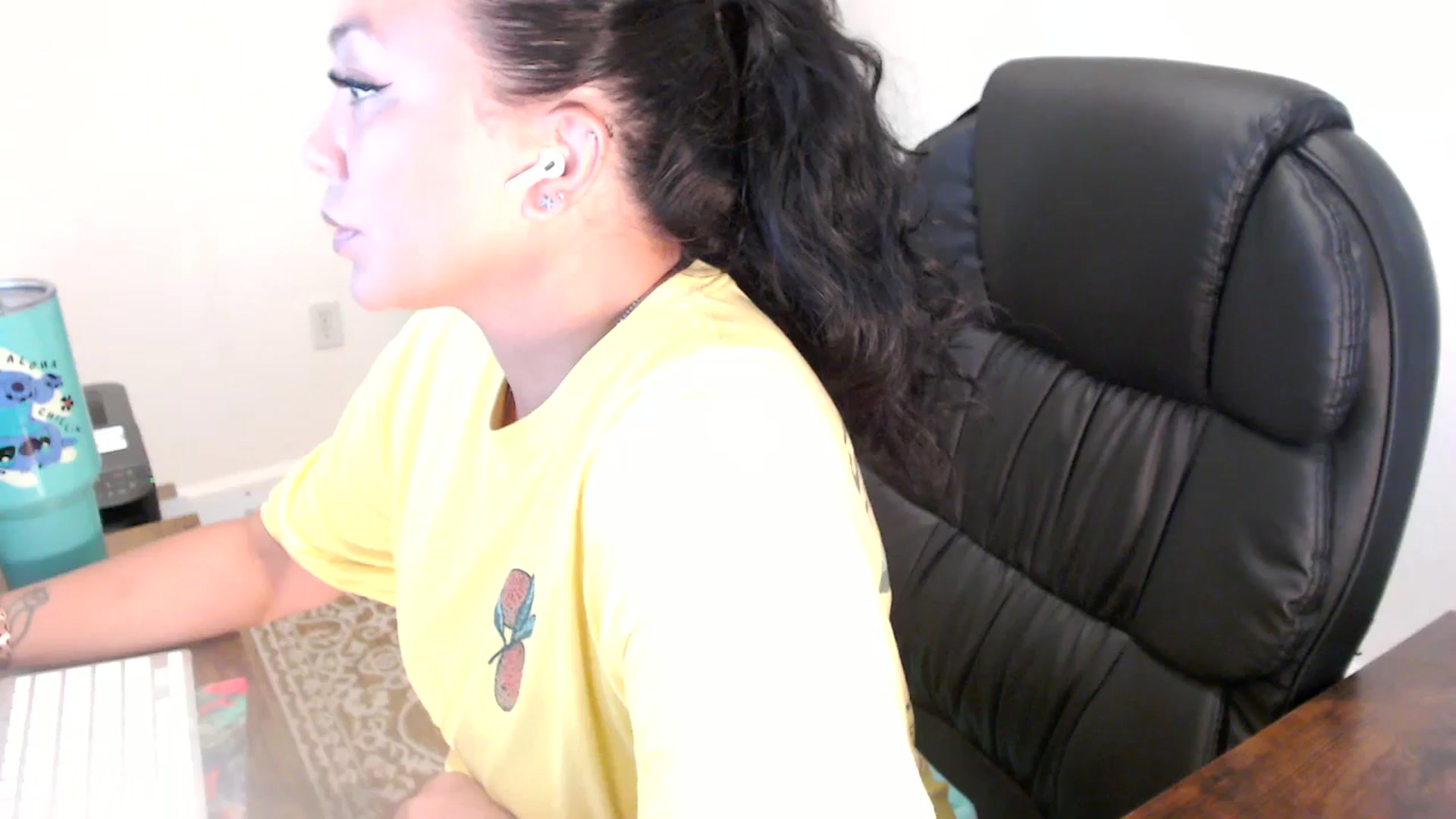 Gallery image thumbnail from MickaylaStar's myfreecams stream on, 06/24/2025, 16:59 image 4 of 20