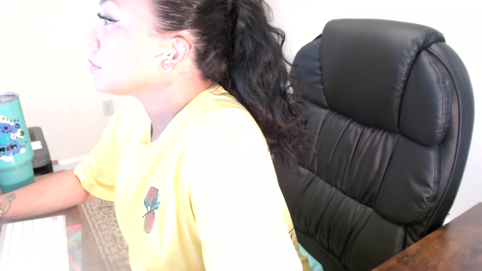 Gallery image thumbnail from MickaylaStar's myfreecams stream on, 06/24/2025, 16:59 image 18 of 20