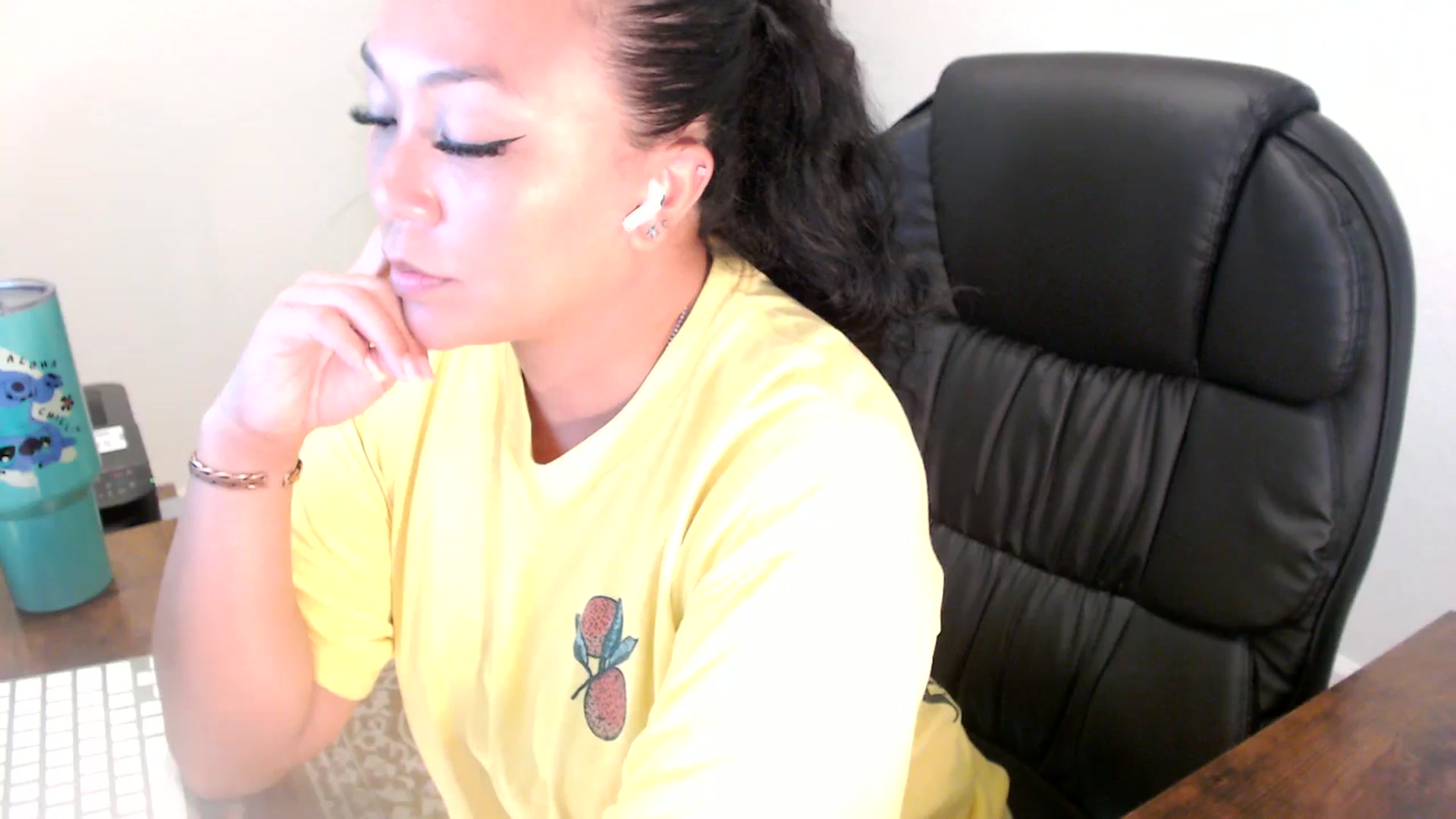 Gallery image thumbnail from MickaylaStar's myfreecams stream on, 06/24/2025, 17:19 image 7 of 20