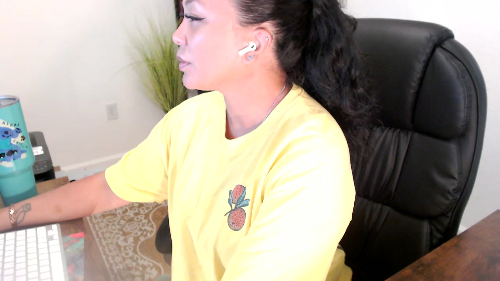 Gallery image thumbnail from MickaylaStar's myfreecams stream on, 06/24/2025, 17:19 image 5 of 20