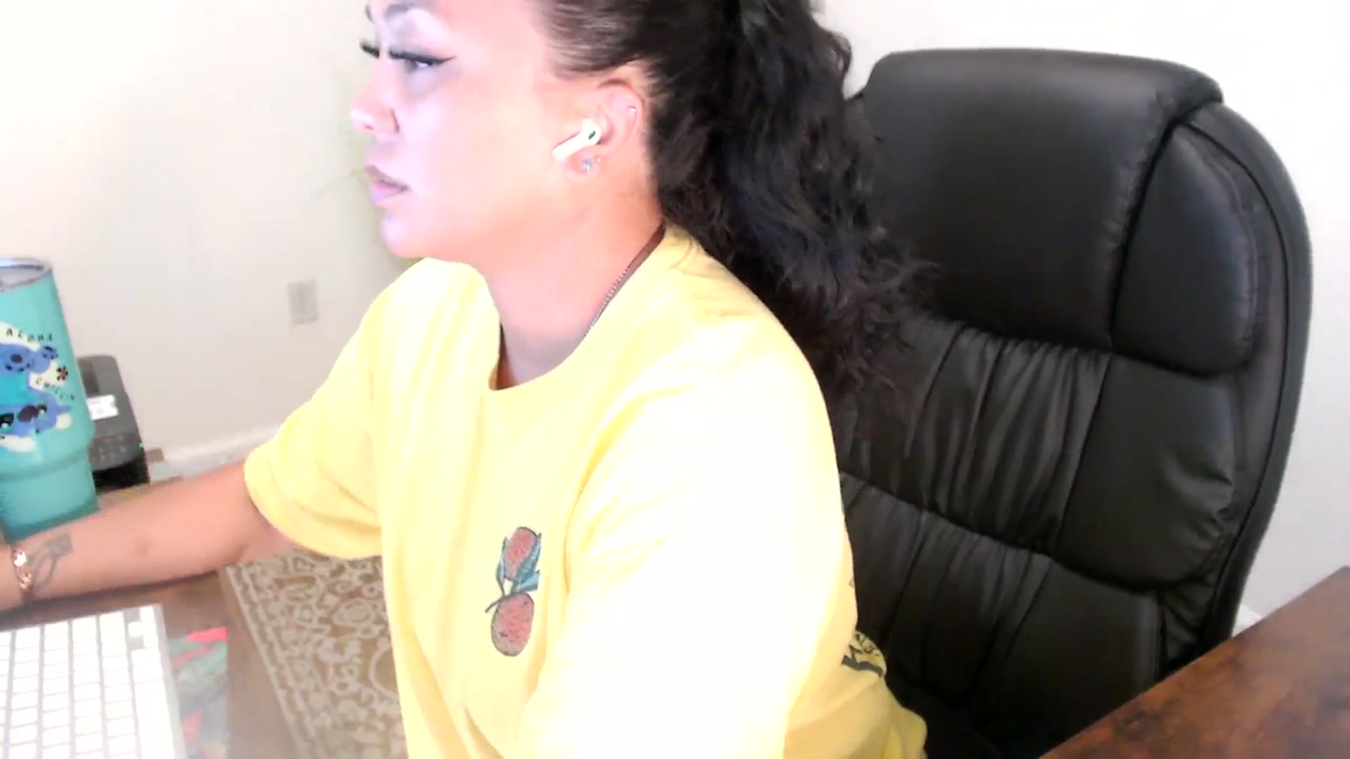 Gallery image thumbnail from MickaylaStar's myfreecams stream on, 06/24/2025, 17:19 image 3 of 20