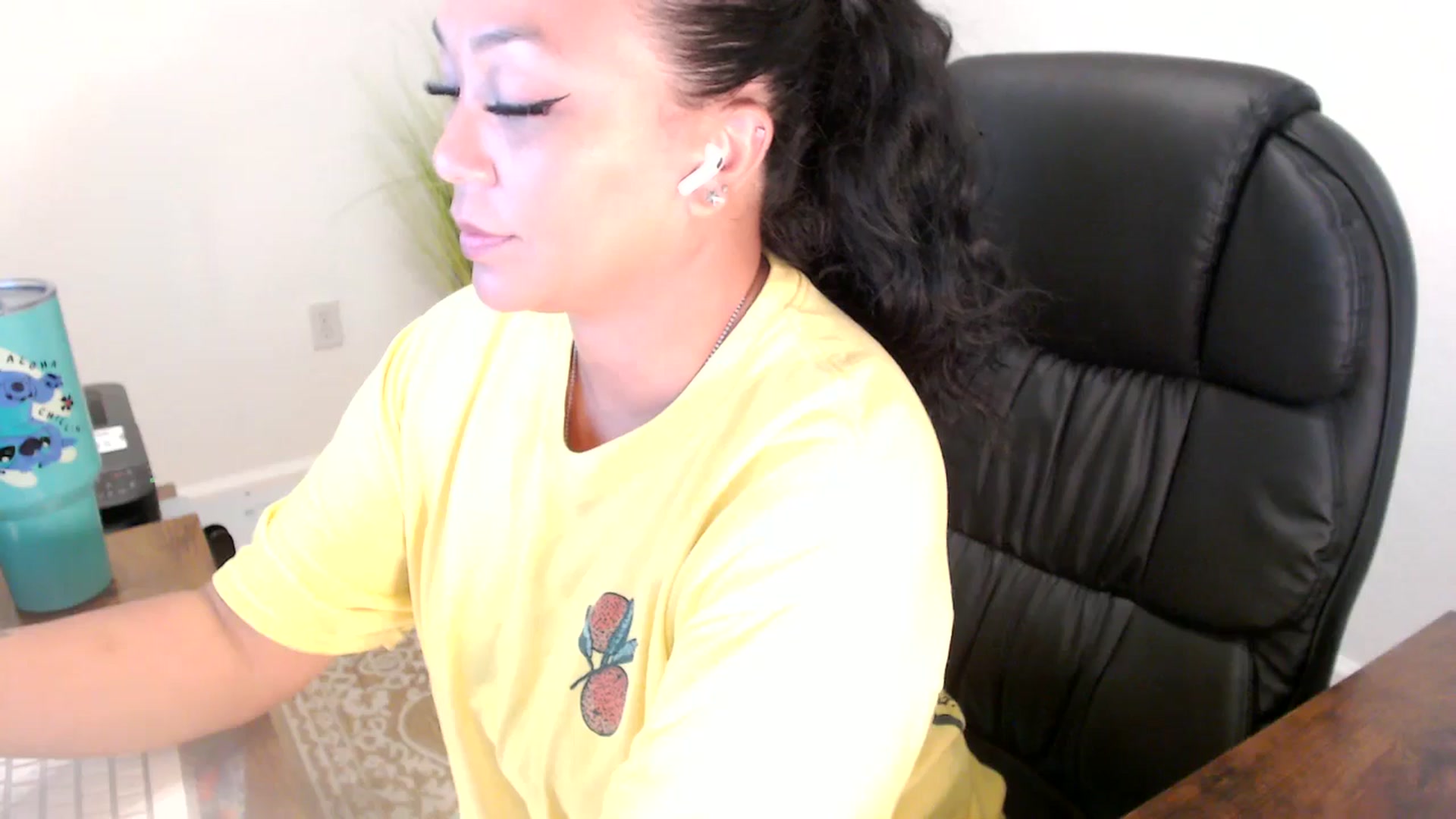 Gallery image thumbnail from MickaylaStar's myfreecams stream on, 06/24/2025, 17:19 image 4 of 20