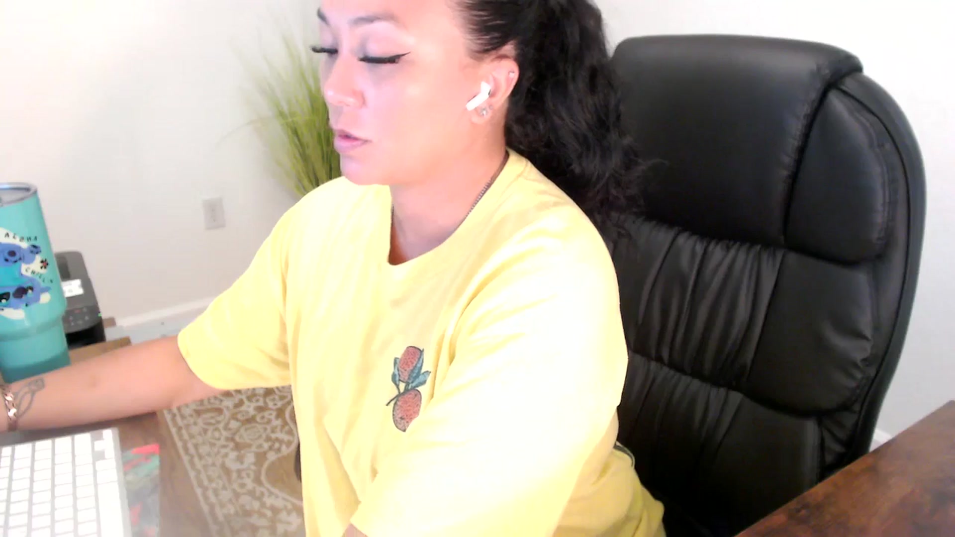 Gallery image thumbnail from MickaylaStar's myfreecams stream on, 06/24/2025, 17:19 image 11 of 20