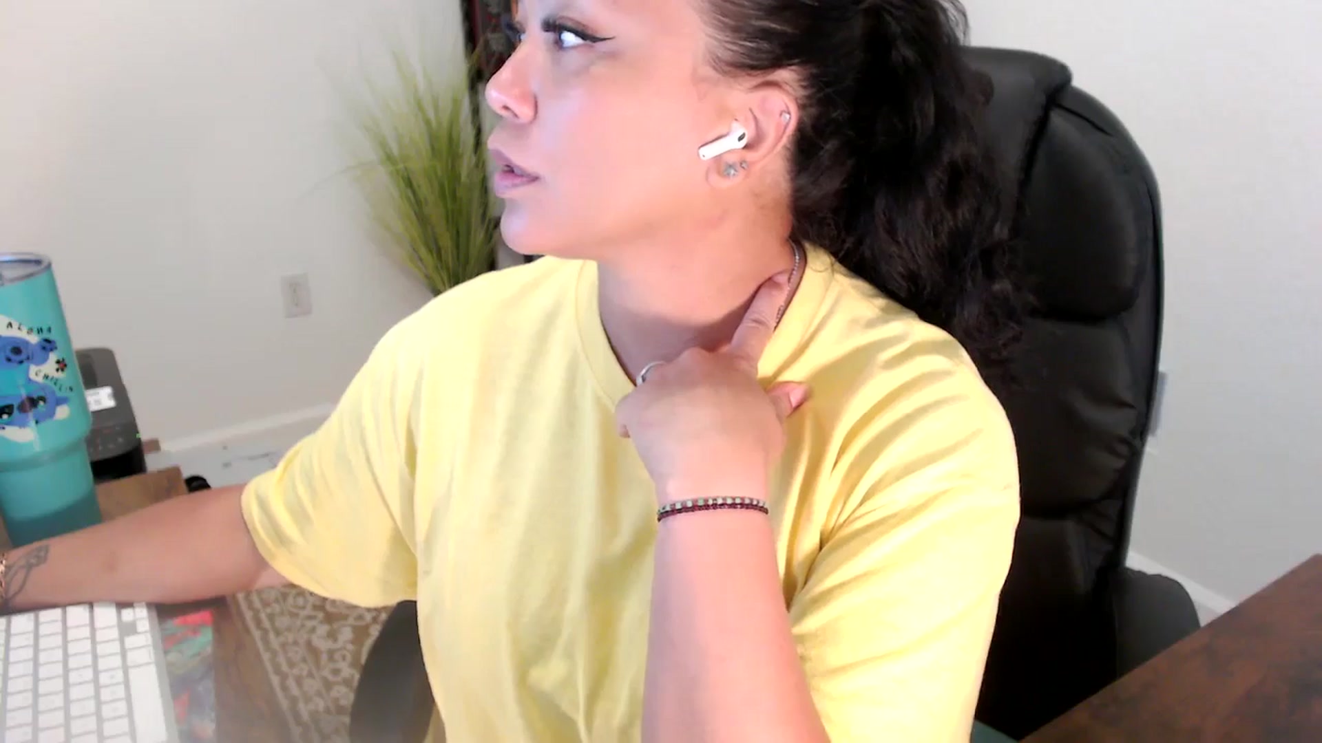 Gallery image thumbnail from MickaylaStar's myfreecams stream on, 06/24/2025, 17:19 image 14 of 20