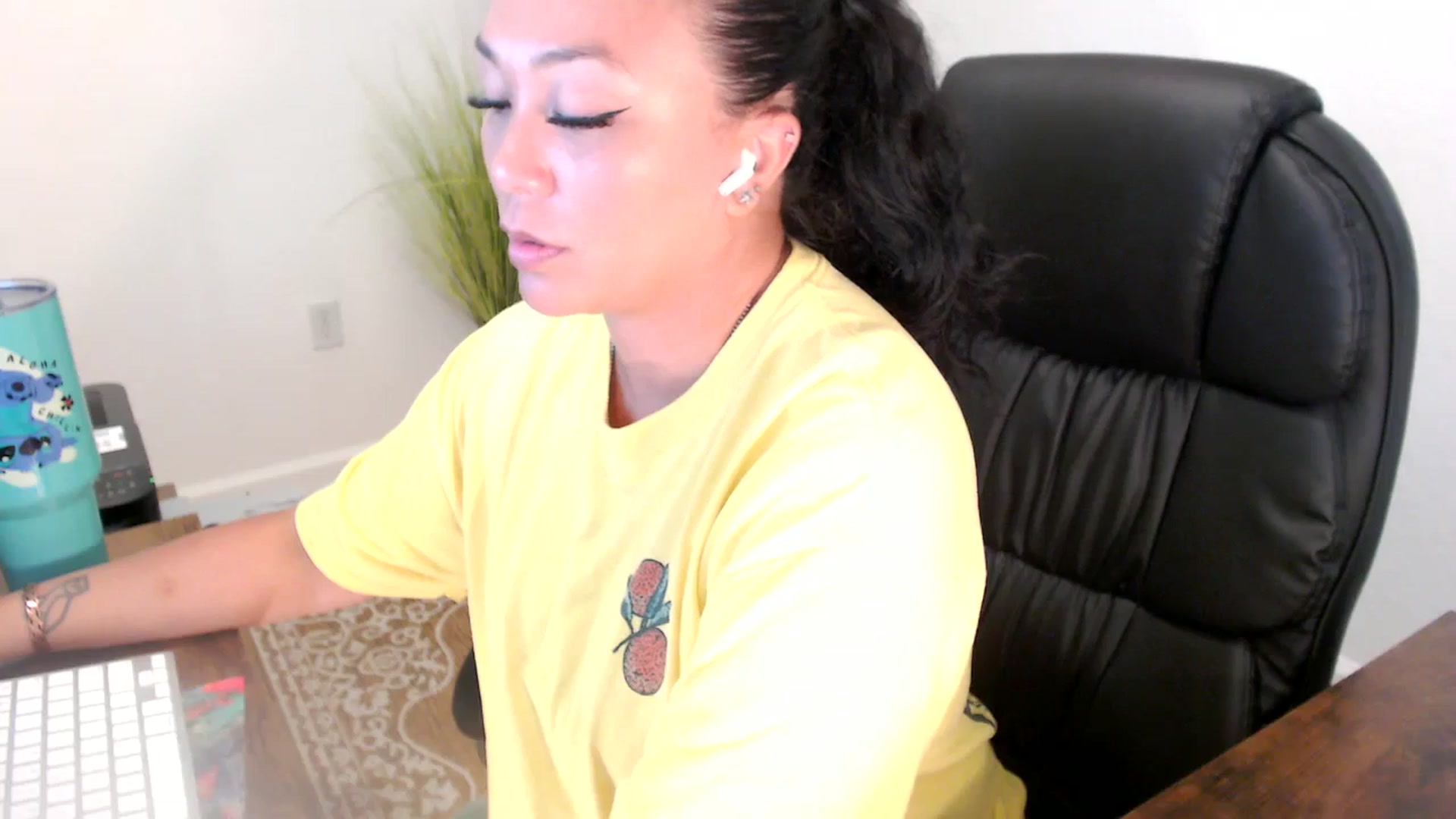 Gallery image thumbnail from MickaylaStar's myfreecams stream on, 06/24/2025, 17:19 image 6 of 20