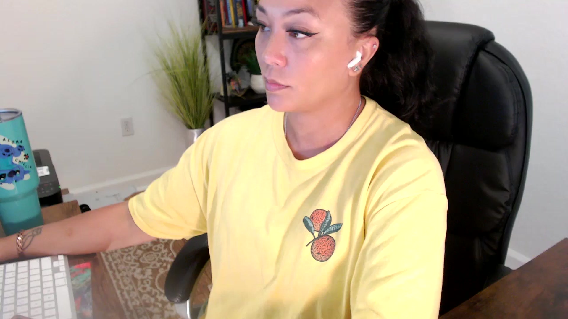 Gallery image thumbnail from MickaylaStar's myfreecams stream on, 06/24/2025, 17:19 image 17 of 20