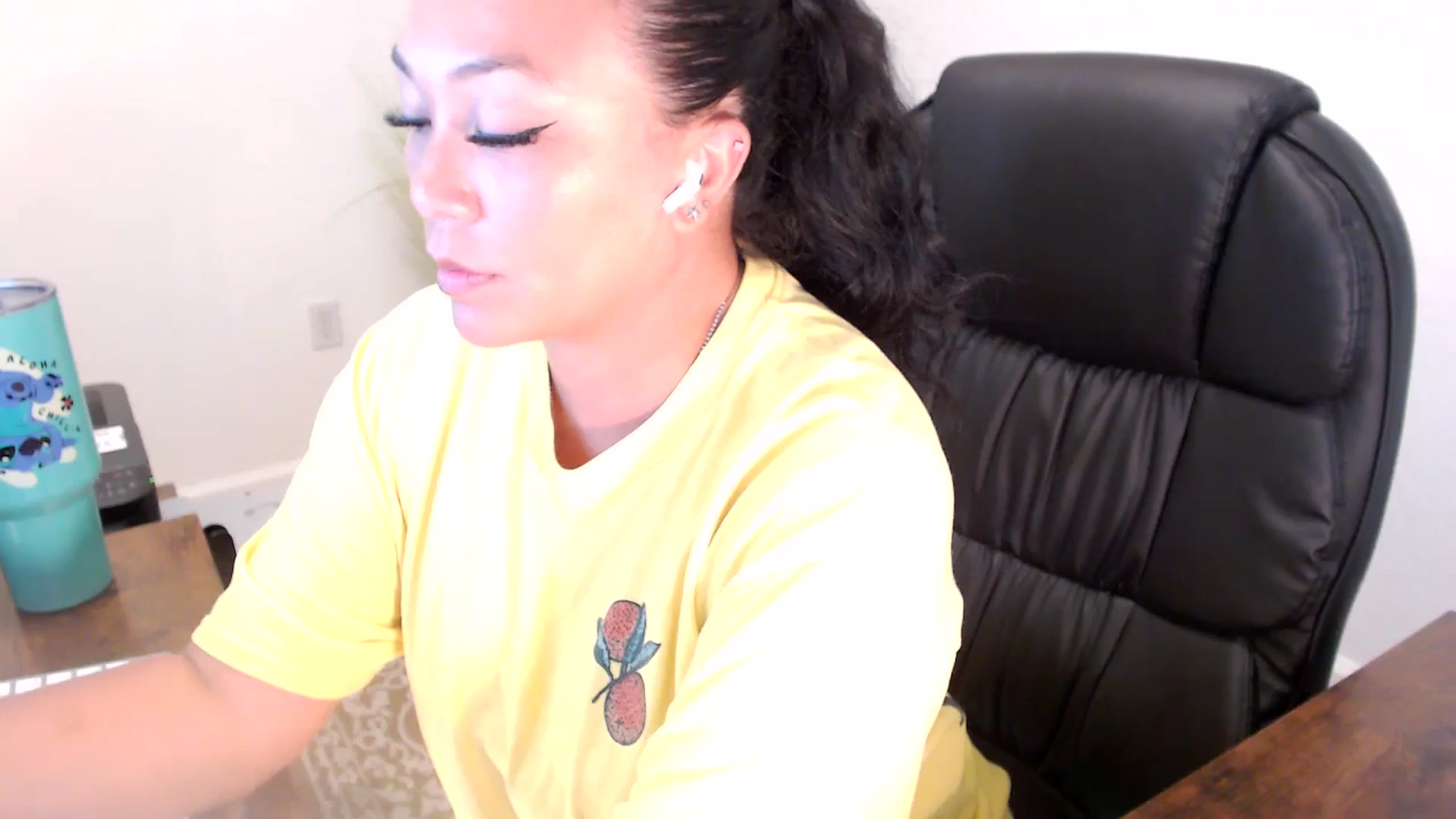 Gallery image thumbnail from MickaylaStar's myfreecams stream on, 06/24/2025, 17:19 image 8 of 20