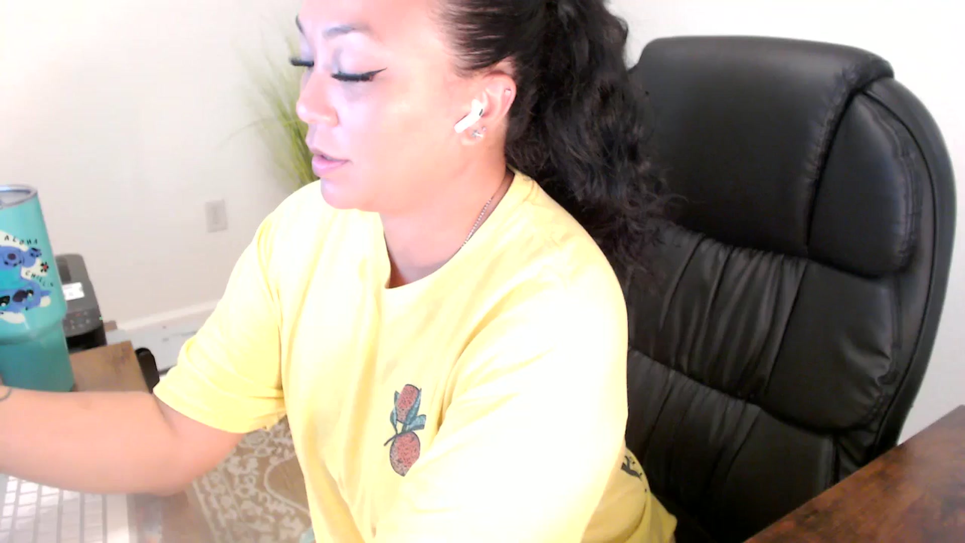 Gallery image thumbnail from MickaylaStar's myfreecams stream on, 06/24/2025, 17:19 image 1 of 20