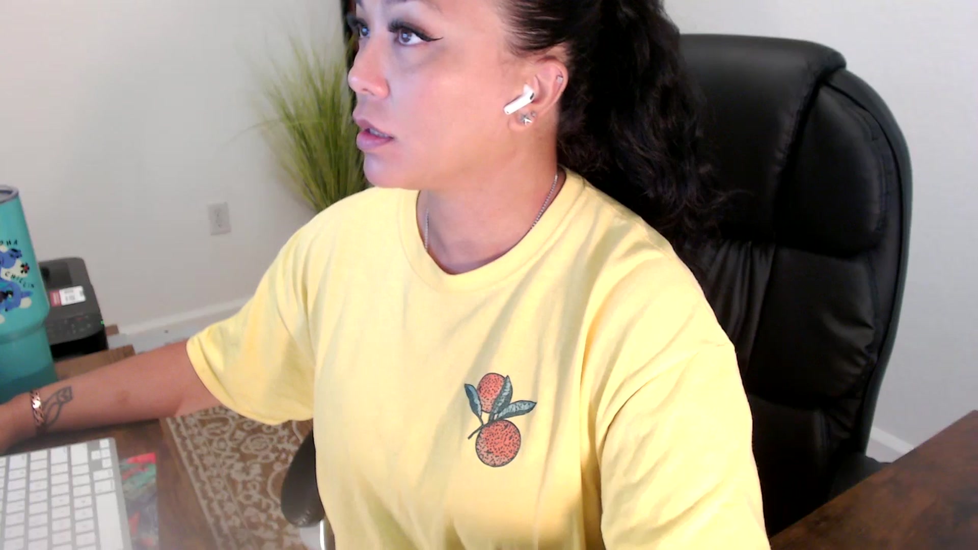 Gallery image thumbnail from MickaylaStar's myfreecams stream on, 06/24/2025, 17:19 image 20 of 20