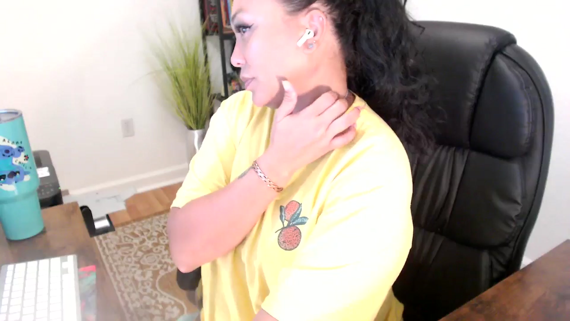 Gallery image thumbnail from MickaylaStar's myfreecams stream on, 06/24/2025, 17:19 image 2 of 20