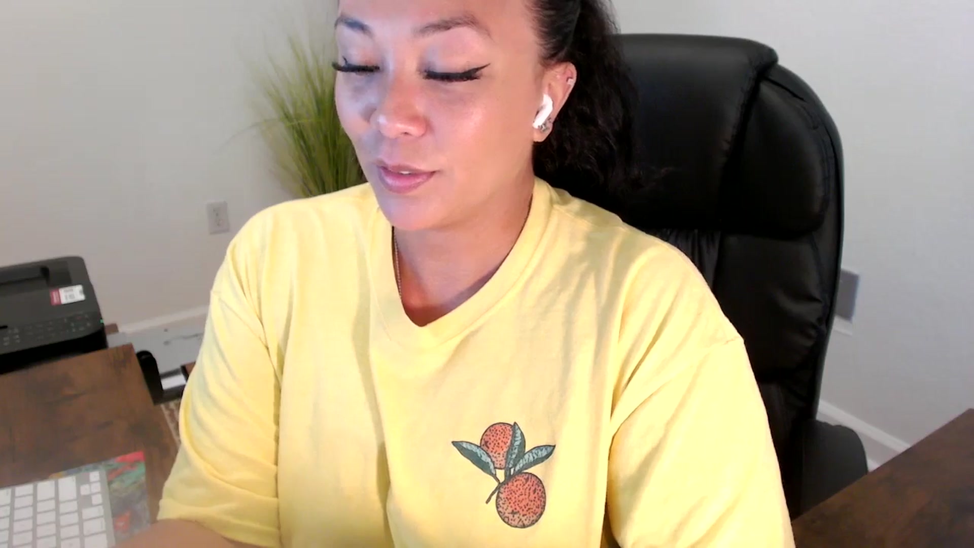 Gallery image thumbnail from MickaylaStar's myfreecams stream on, 06/24/2025, 17:57 image 14 of 20