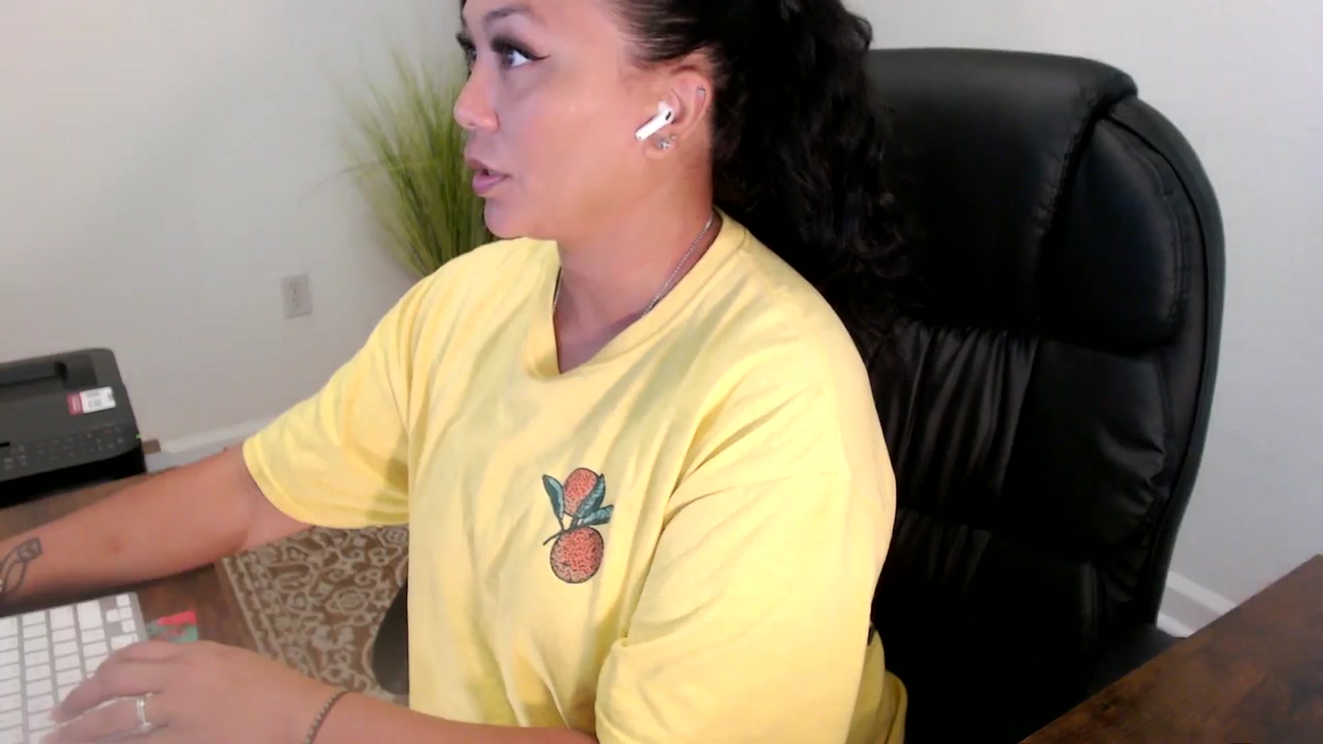 Gallery image thumbnail from MickaylaStar's myfreecams stream on, 06/24/2025, 17:57 image 10 of 20