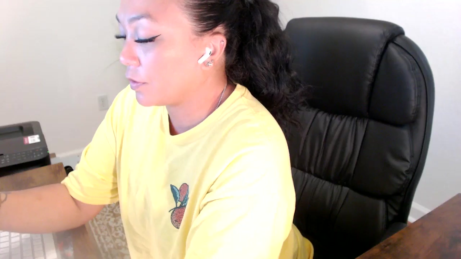 Gallery image thumbnail from MickaylaStar's myfreecams stream on, 06/24/2025, 17:57 image 5 of 20