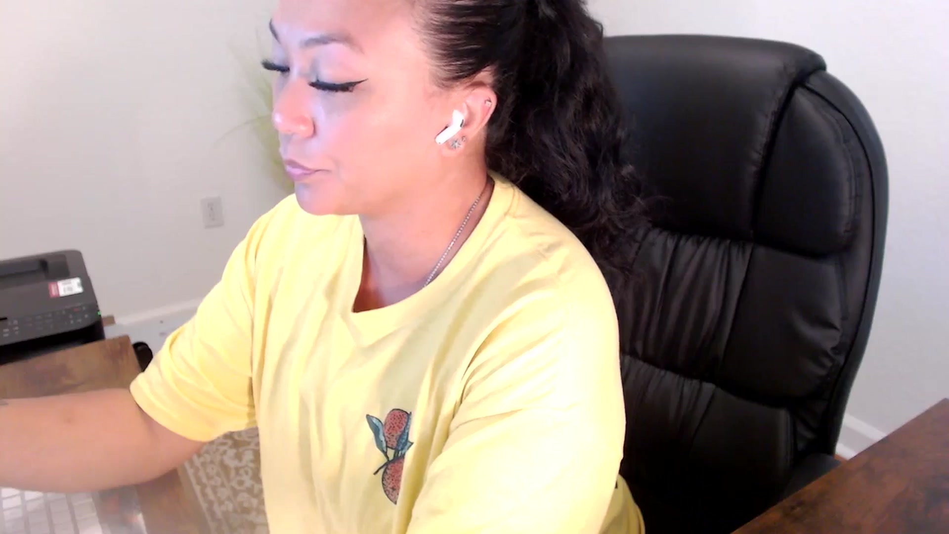 Gallery image thumbnail from MickaylaStar's myfreecams stream on, 06/24/2025, 17:57 image 17 of 20