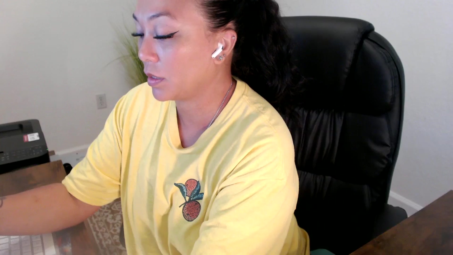 Gallery image thumbnail from MickaylaStar's myfreecams stream on, 06/24/2025, 17:57 image 7 of 20