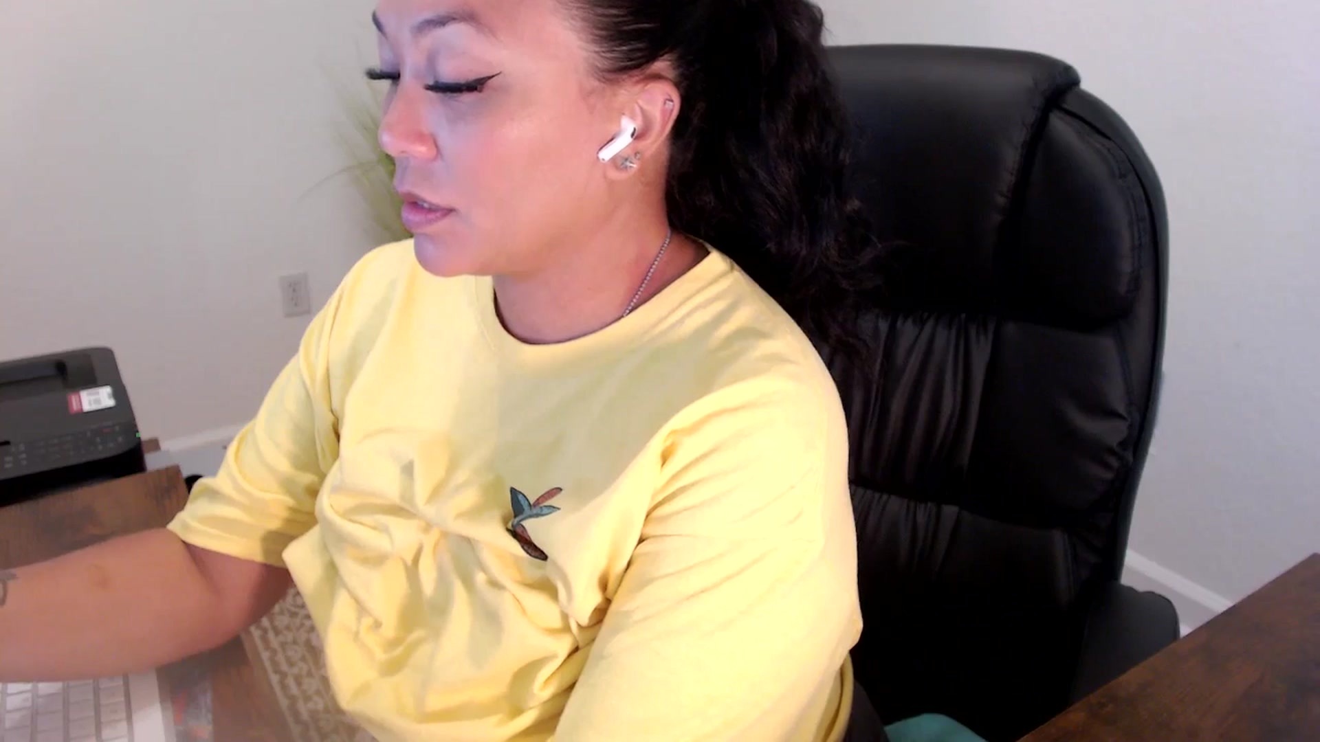 Gallery image thumbnail from MickaylaStar's myfreecams stream on, 06/24/2025, 17:57 image 2 of 20