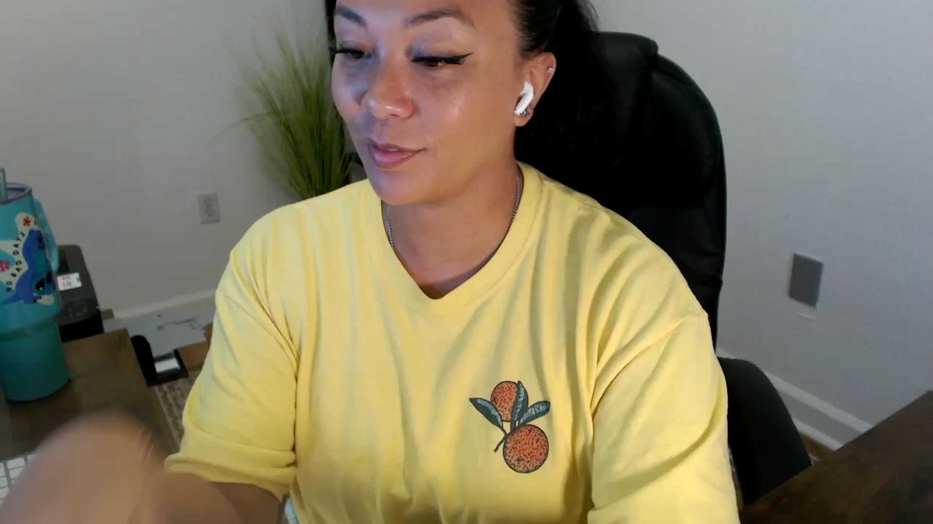 Gallery image thumbnail from MickaylaStar's myfreecams stream on, 06/24/2025, 18:45 image 19 of 20