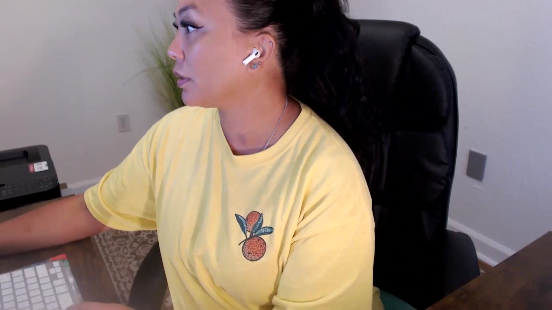 Gallery image thumbnail from MickaylaStar's myfreecams stream on, 06/24/2025, 18:45 image 4 of 20