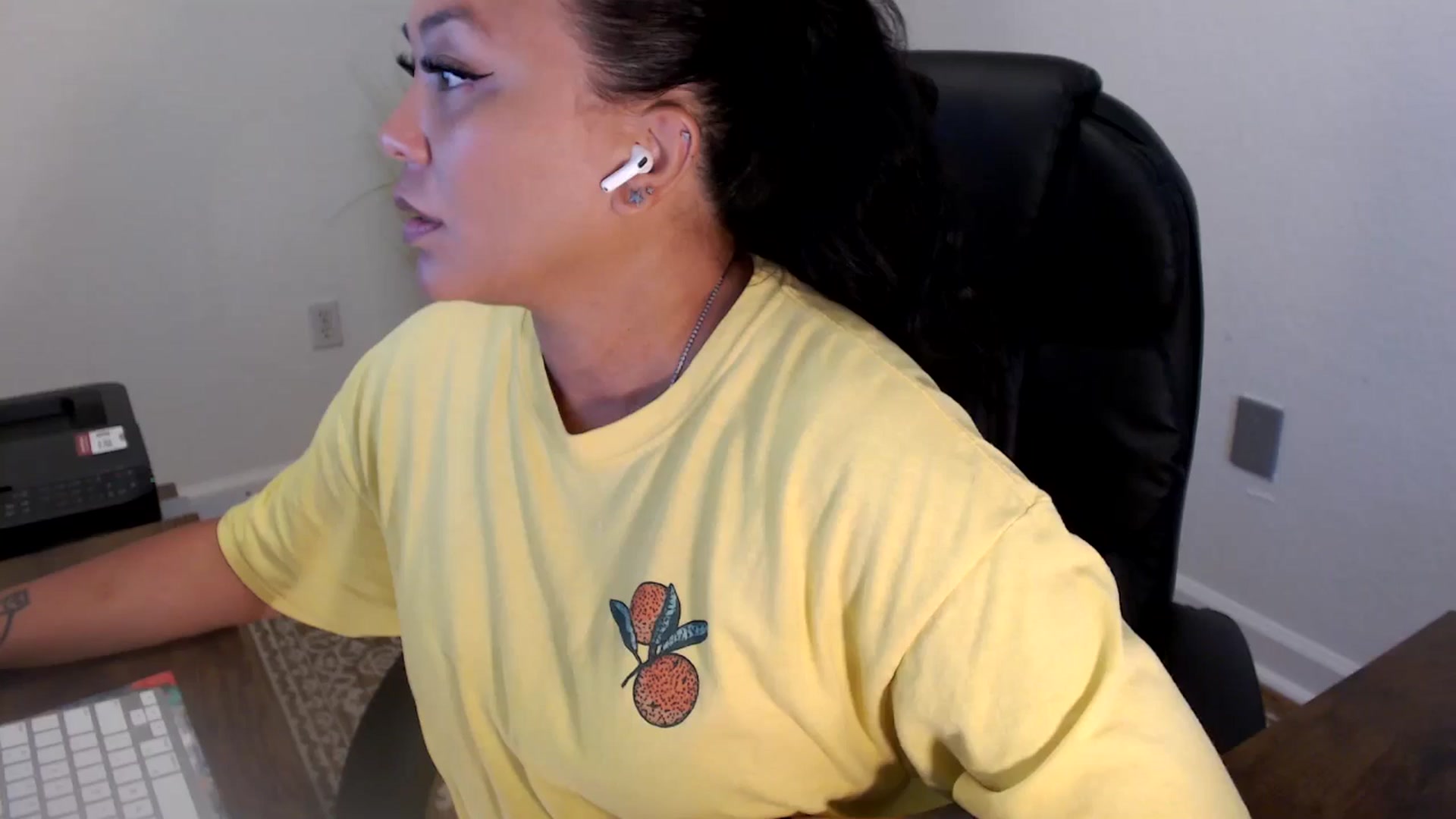 Gallery image thumbnail from MickaylaStar's myfreecams stream on, 06/24/2025, 18:45 image 5 of 20