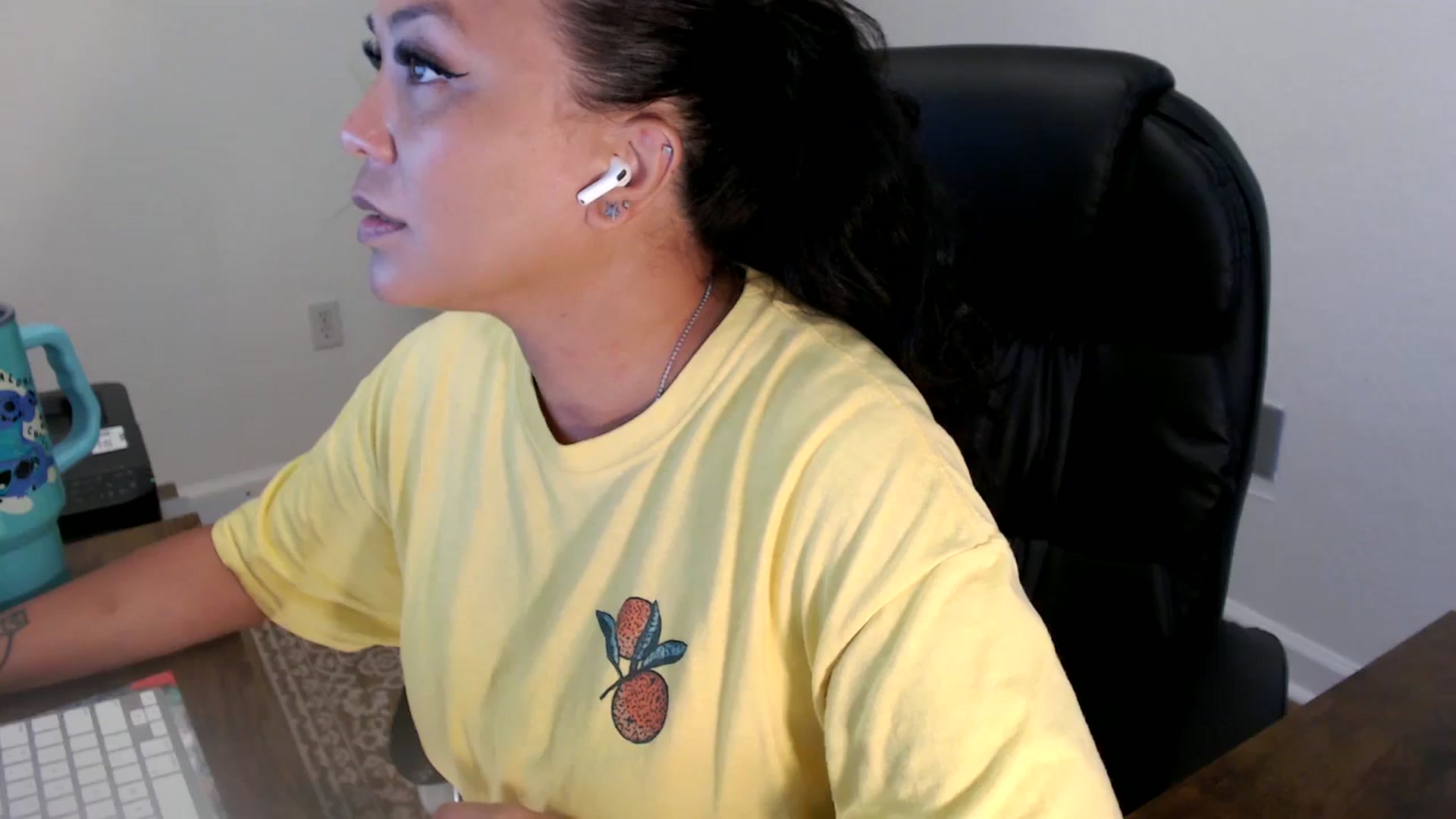 Gallery image thumbnail from MickaylaStar's myfreecams stream on, 06/24/2025, 18:45 image 6 of 20