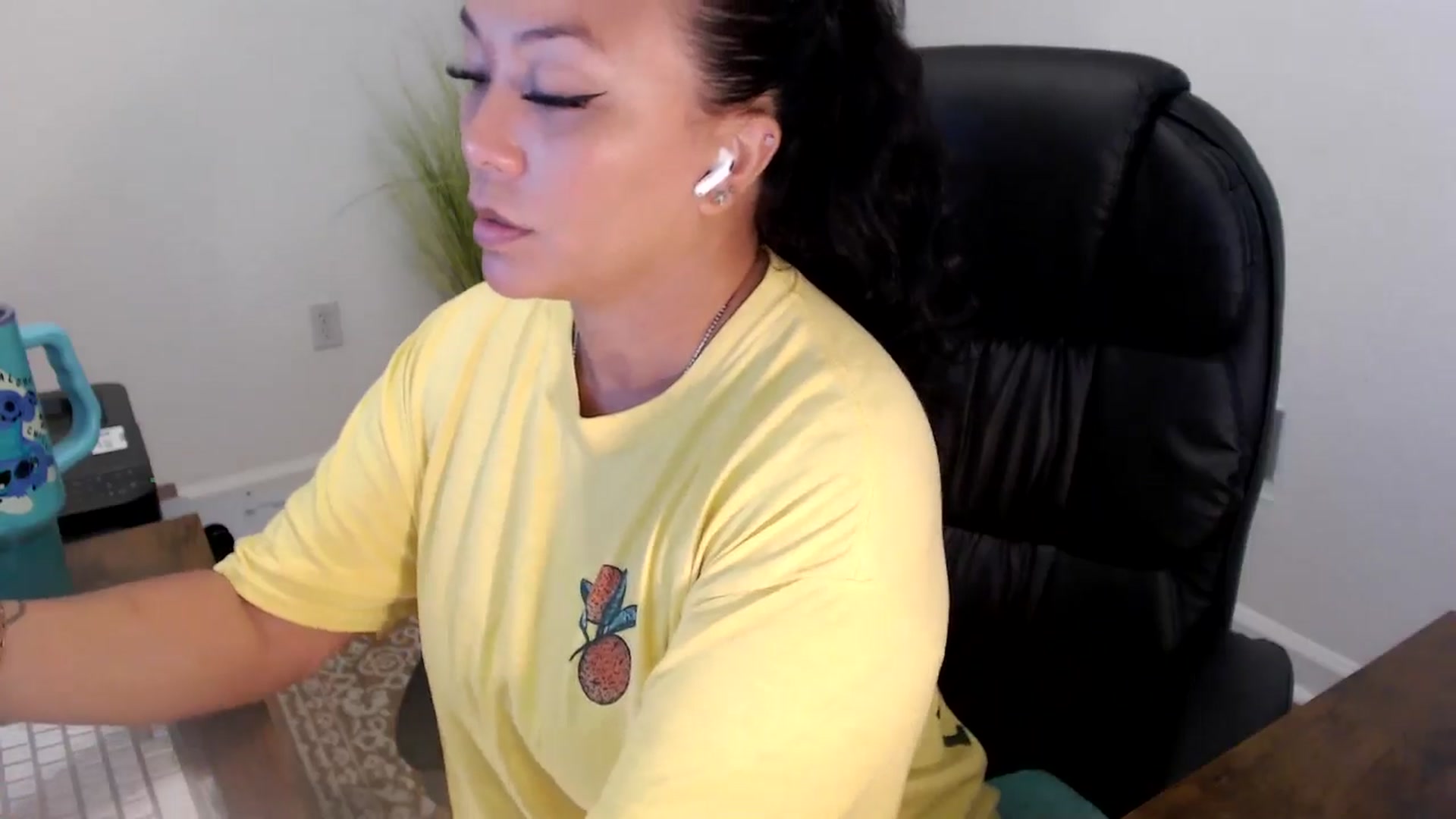 Gallery image thumbnail from MickaylaStar's myfreecams stream on, 06/24/2025, 18:45 image 10 of 20