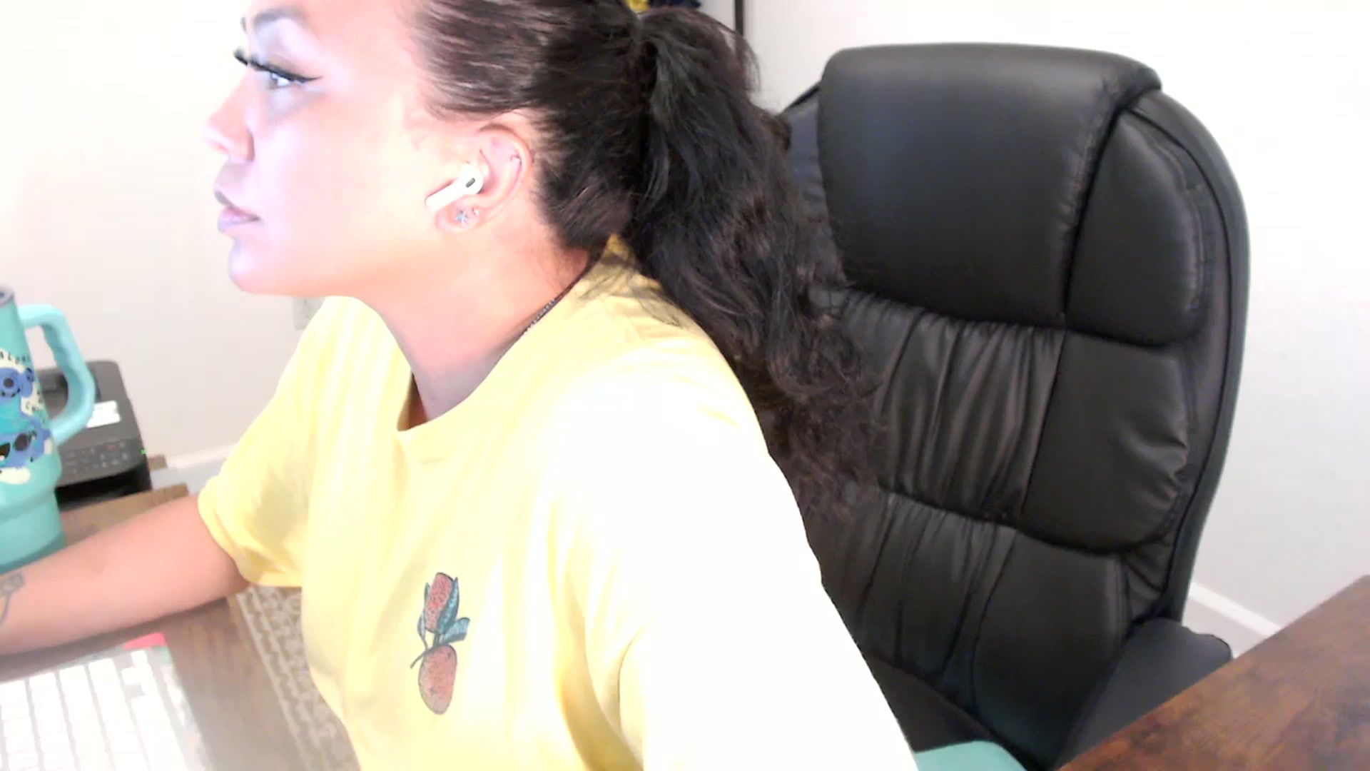 Gallery image thumbnail from MickaylaStar's myfreecams stream on, 06/24/2025, 18:45 image 9 of 20