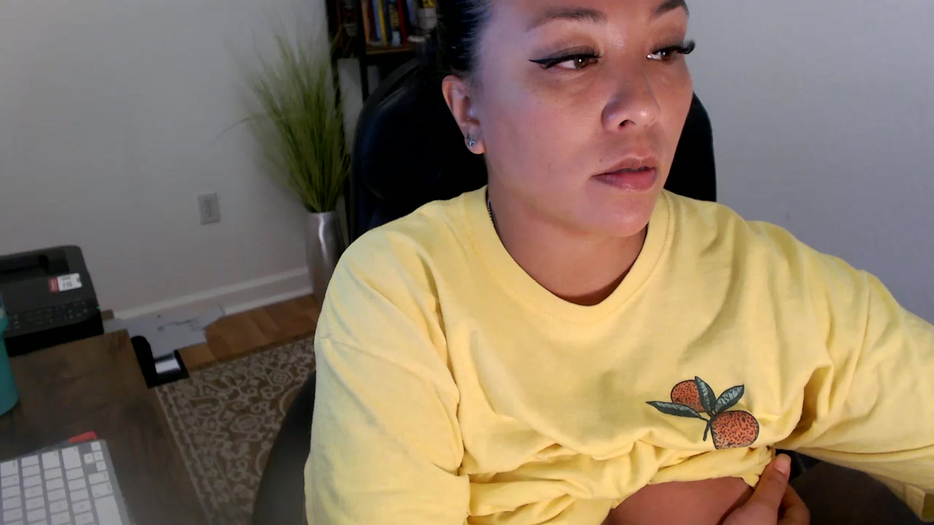 Gallery image thumbnail from MickaylaStar's myfreecams stream on, 06/24/2025, 19:10 image 11 of 20