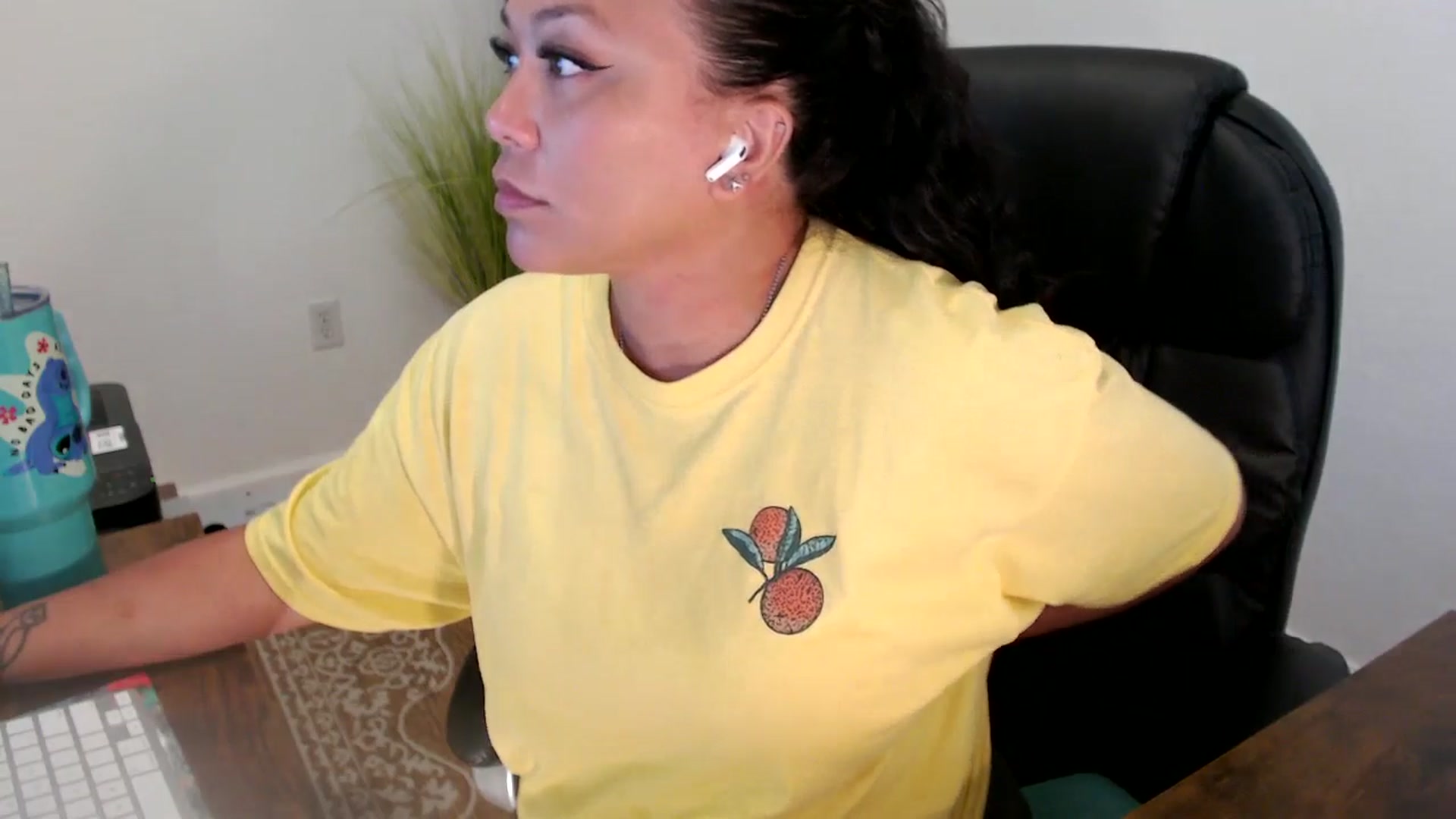 Gallery image thumbnail from MickaylaStar's myfreecams stream on, 06/24/2025, 19:10 image 2 of 20