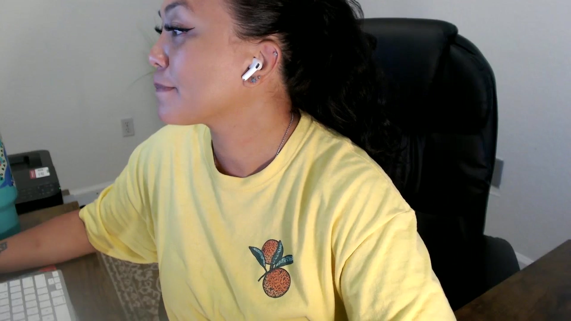 Gallery image thumbnail from MickaylaStar's myfreecams stream on, 06/24/2025, 19:10 image 20 of 20
