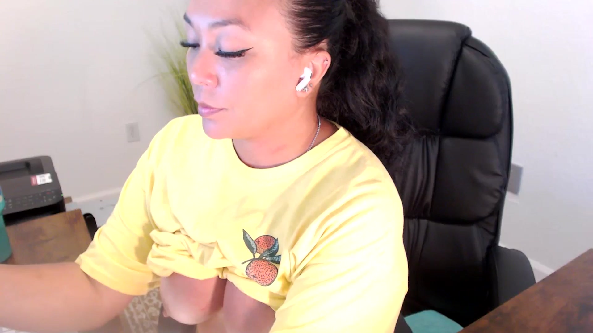 Gallery image thumbnail from MickaylaStar's myfreecams stream on, 06/24/2025, 19:10 image 10 of 20