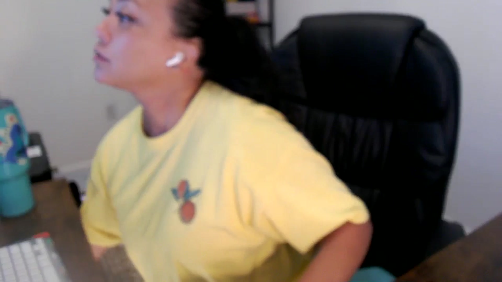 Gallery image thumbnail from MickaylaStar's myfreecams stream on, 06/24/2025, 19:10 image 3 of 20