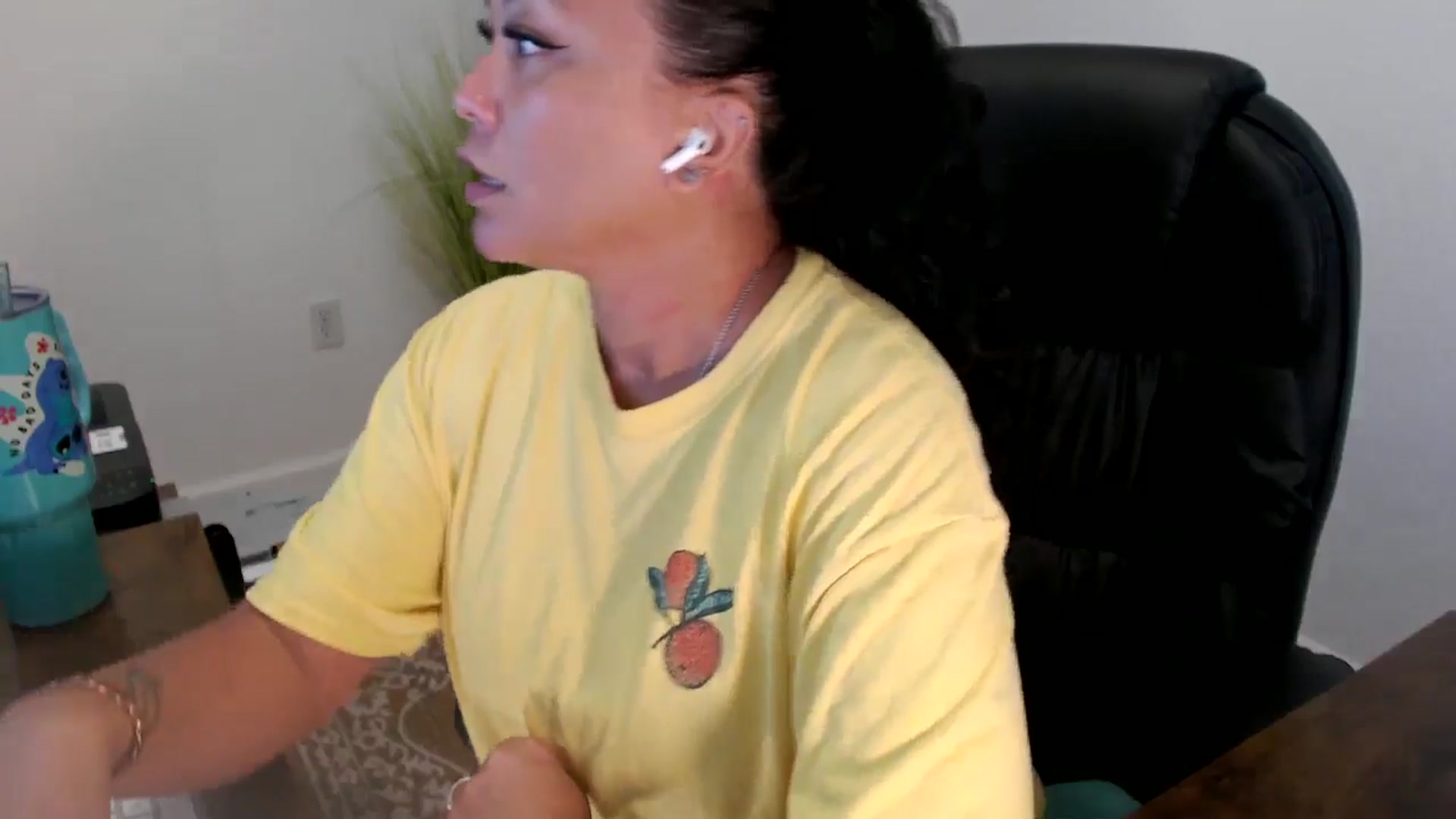 Gallery image thumbnail from MickaylaStar's myfreecams stream on, 06/24/2025, 19:10 image 5 of 20