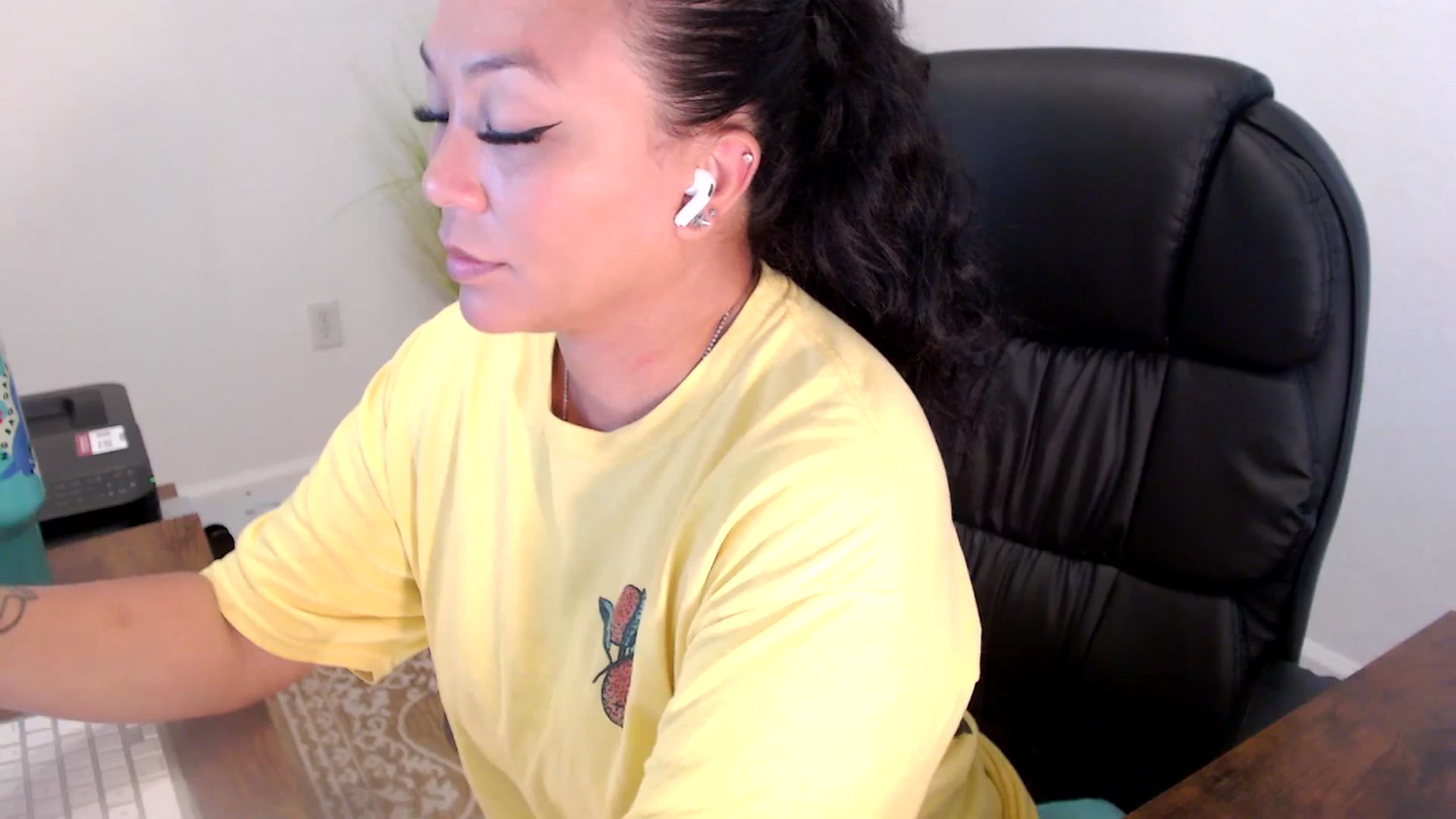 Gallery image thumbnail from MickaylaStar's myfreecams stream on, 06/24/2025, 19:10 image 18 of 20