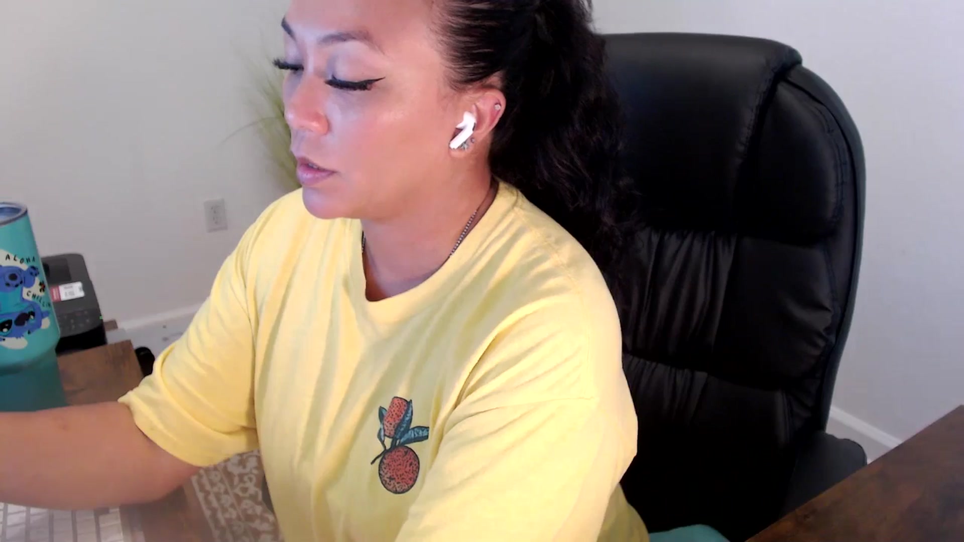 Gallery image thumbnail from MickaylaStar's myfreecams stream on, 06/24/2025, 19:31 image 15 of 20