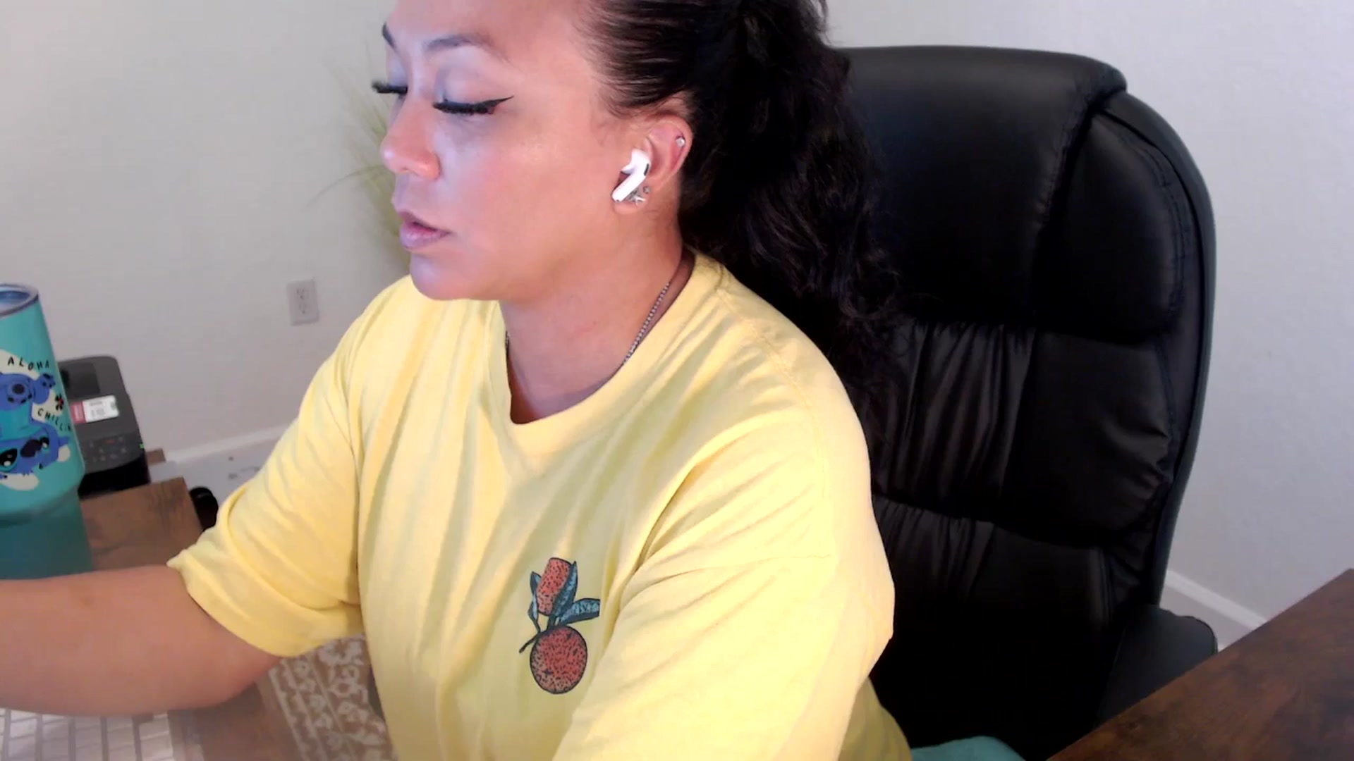 Gallery image thumbnail from MickaylaStar's myfreecams stream on, 06/24/2025, 19:31 image 14 of 20