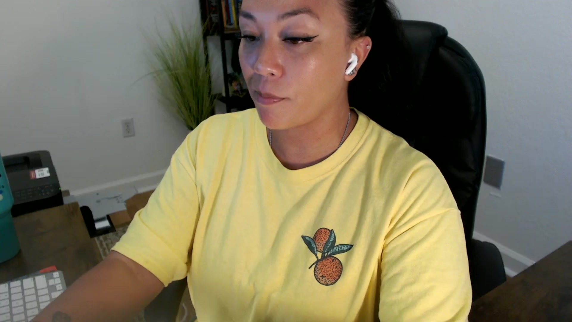 Gallery image thumbnail from MickaylaStar's myfreecams stream on, 06/24/2025, 19:31 image 8 of 20